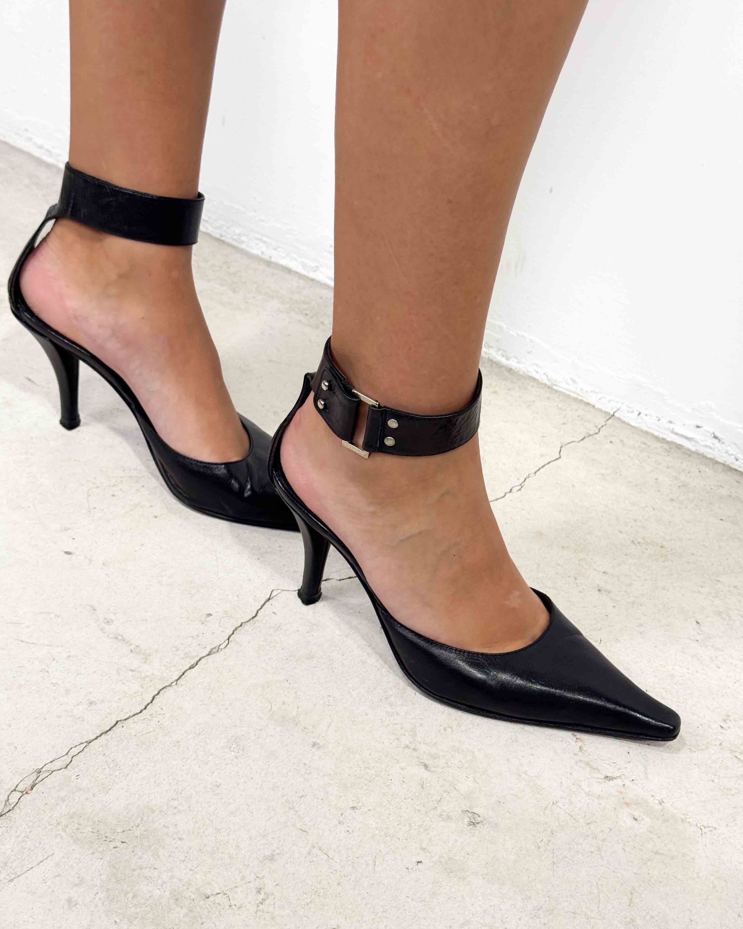 The dessa leather heels