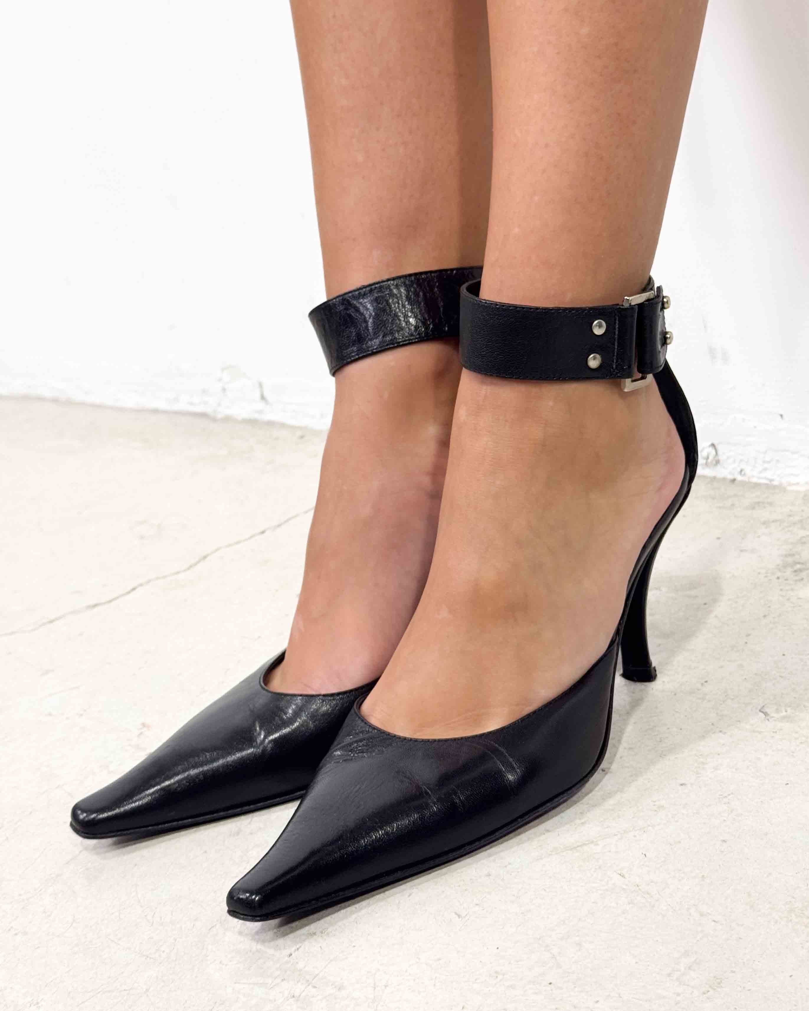 The dessa leather heels
