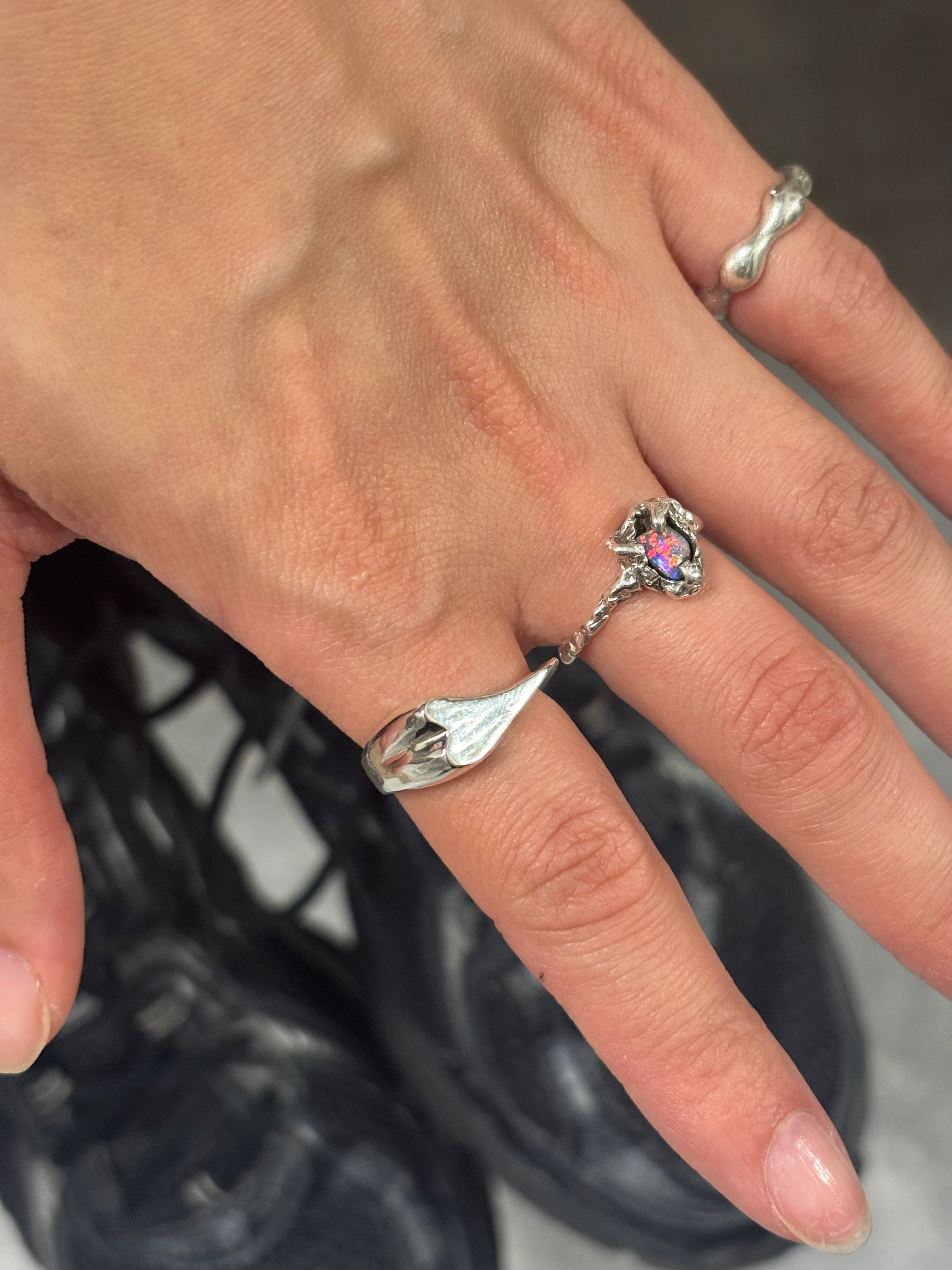 A holding place ring - silver