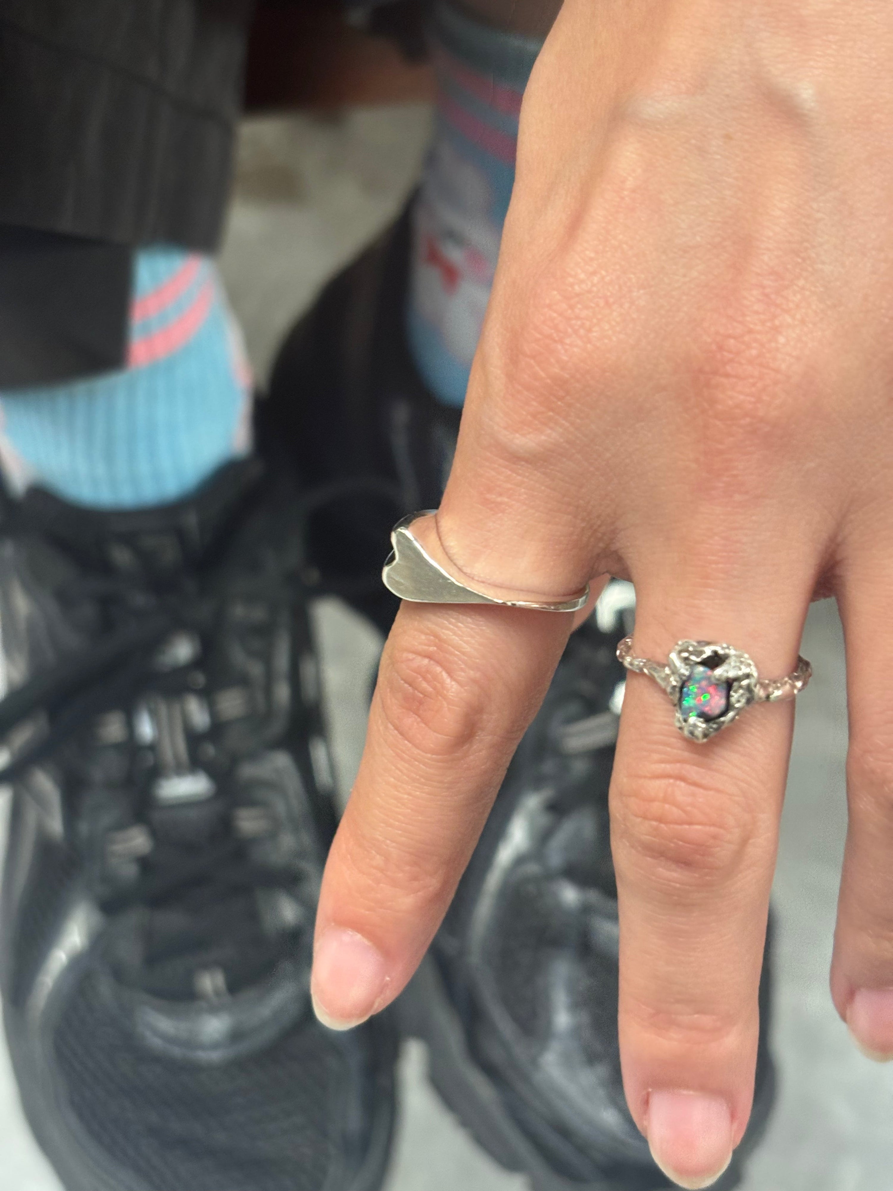 A holding place ring - silver