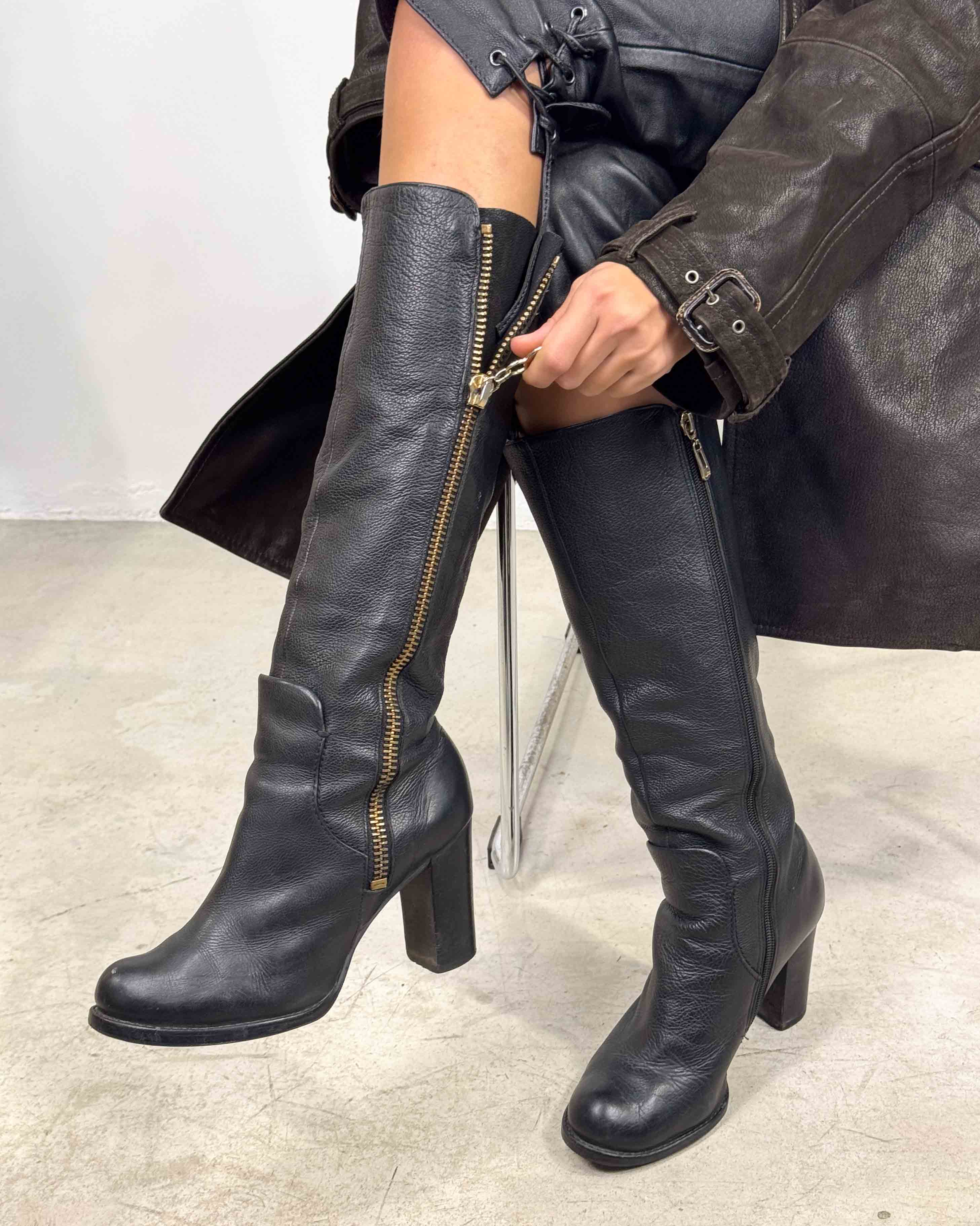 The aroa boots