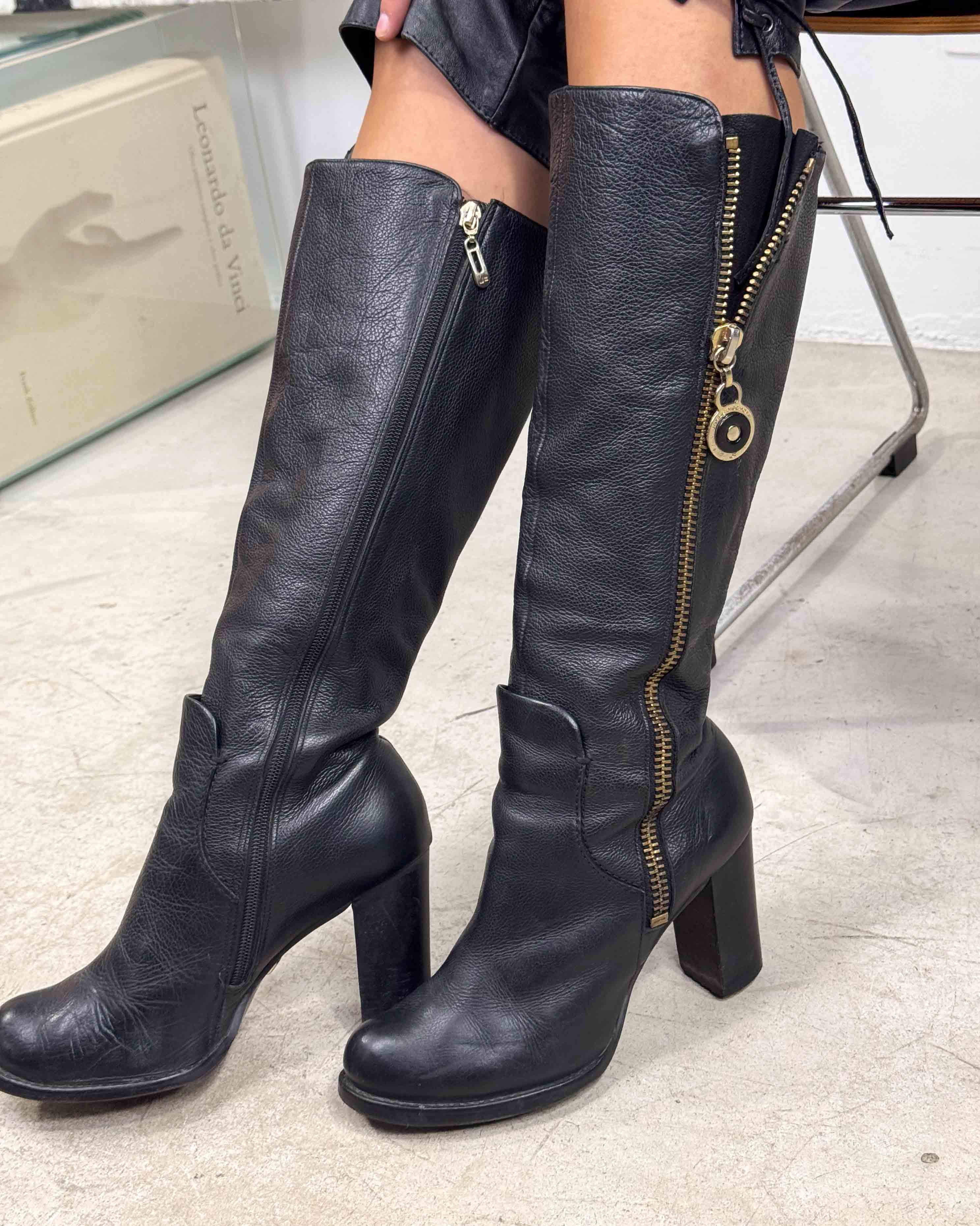 The aroa boots