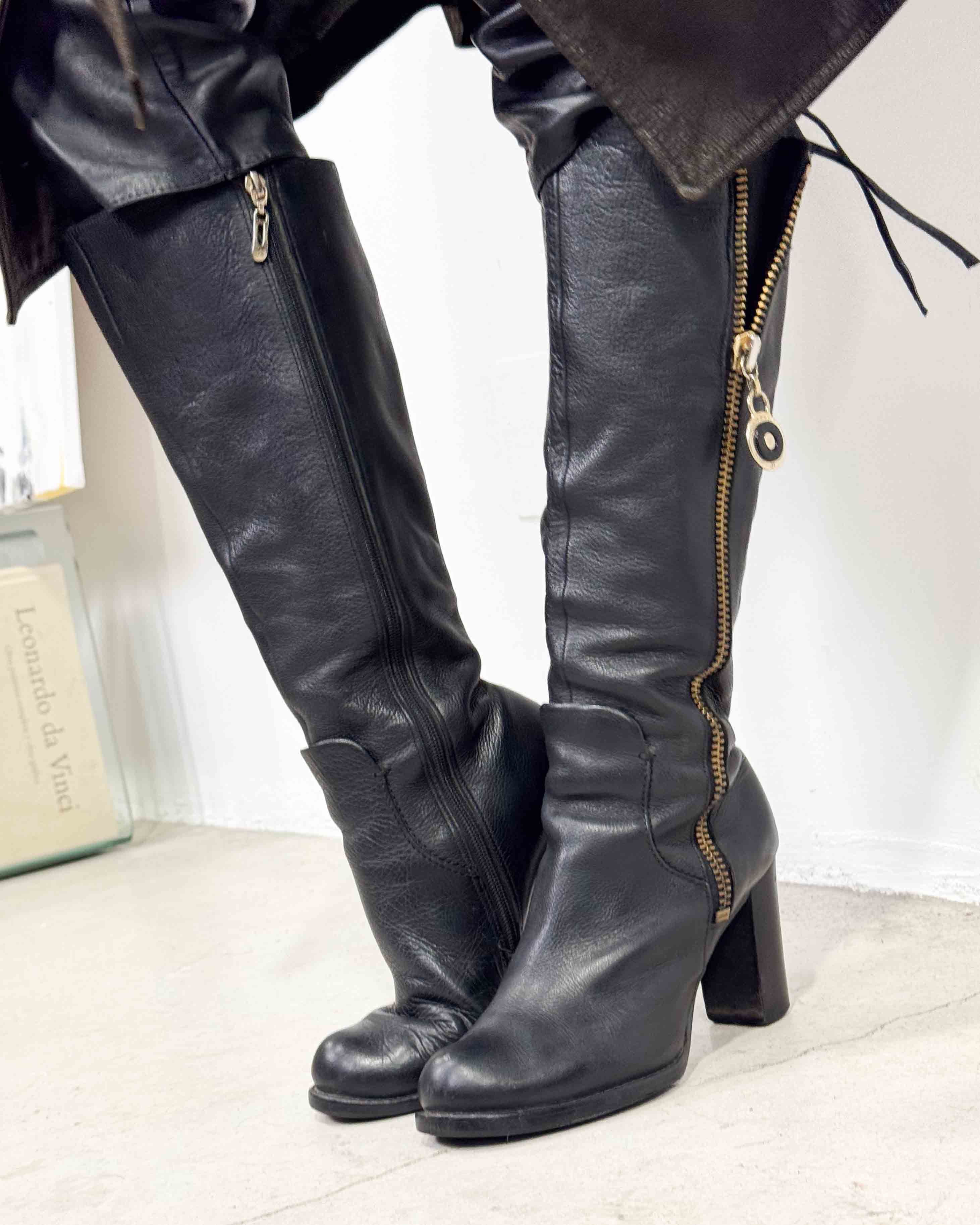 The aroa boots