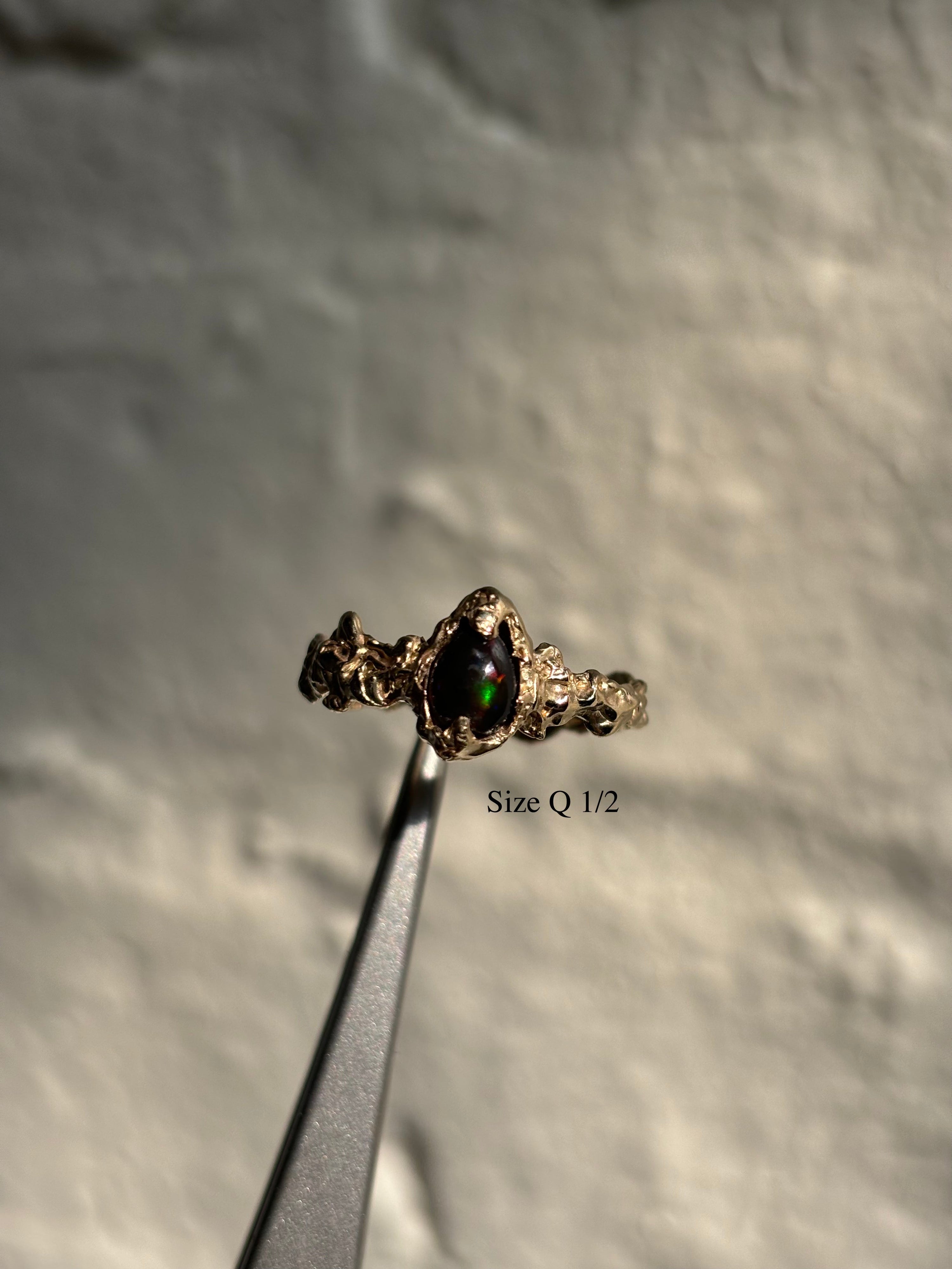 August ring - gold size q 1/2