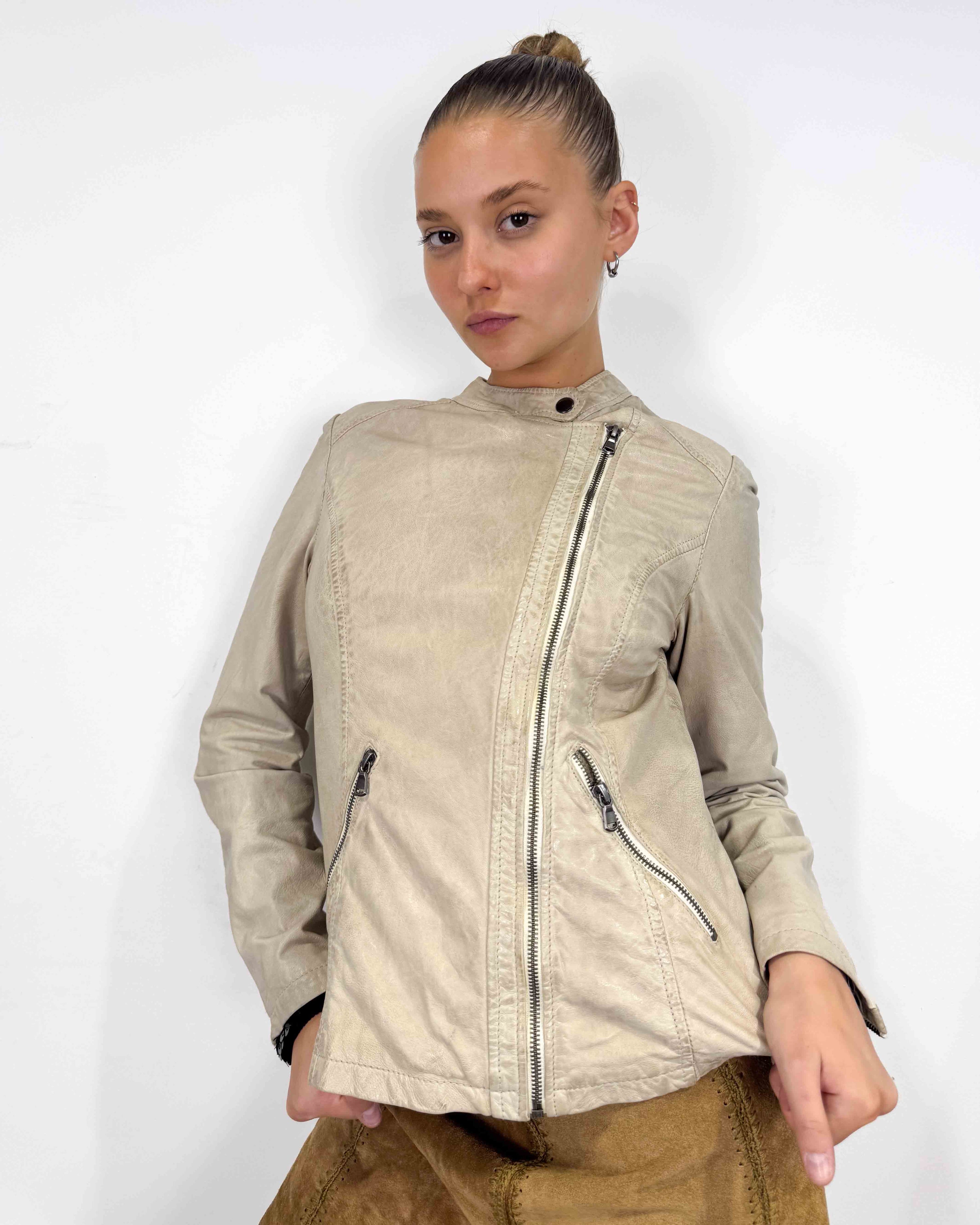 The yelizabeta leather jacket