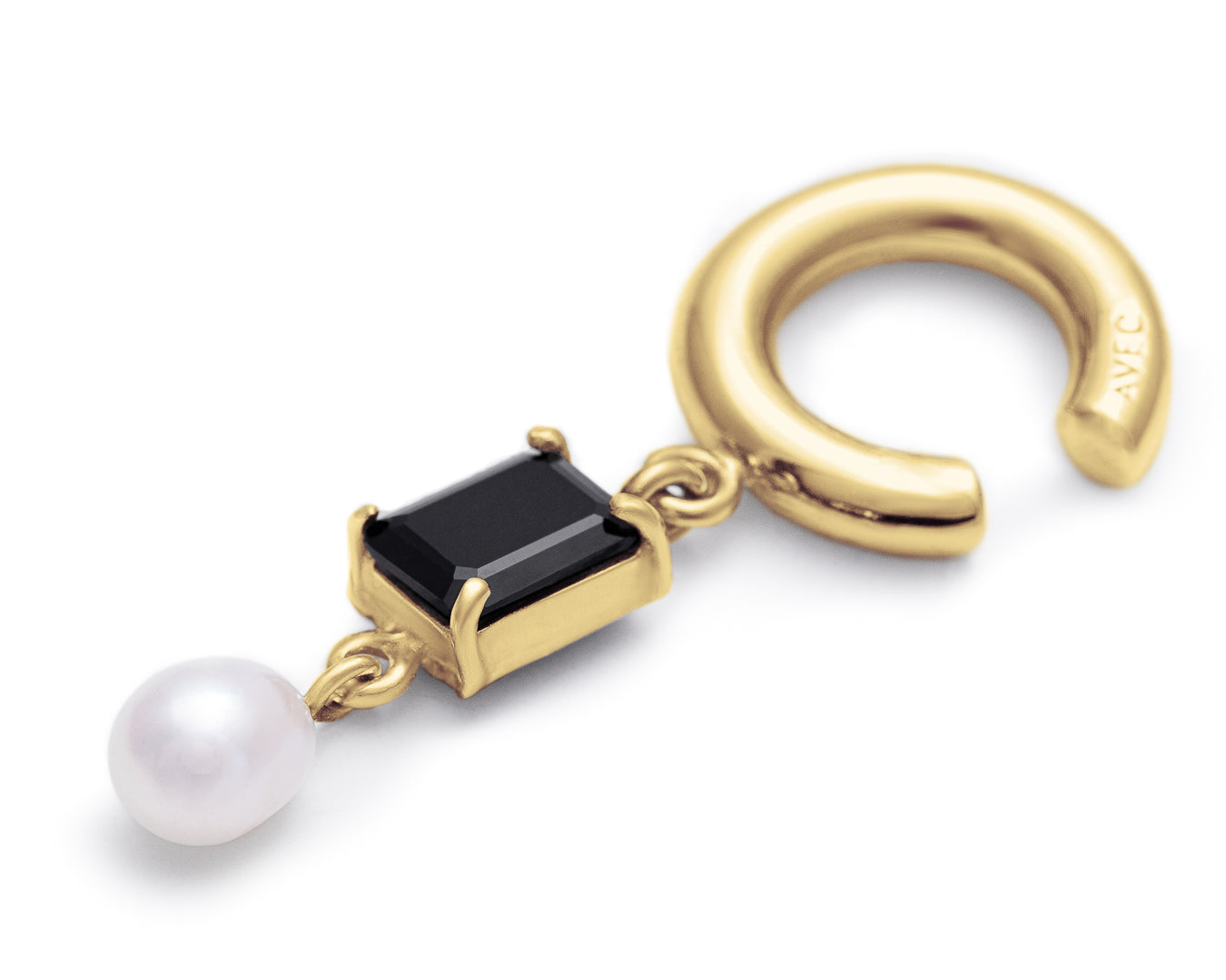 Onix ear-cuff & pearl