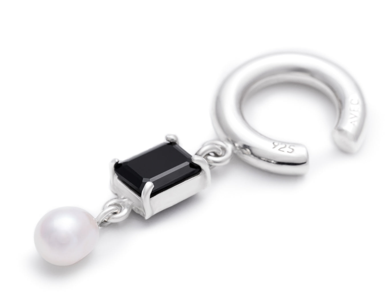 Onix ear-cuff & pearl