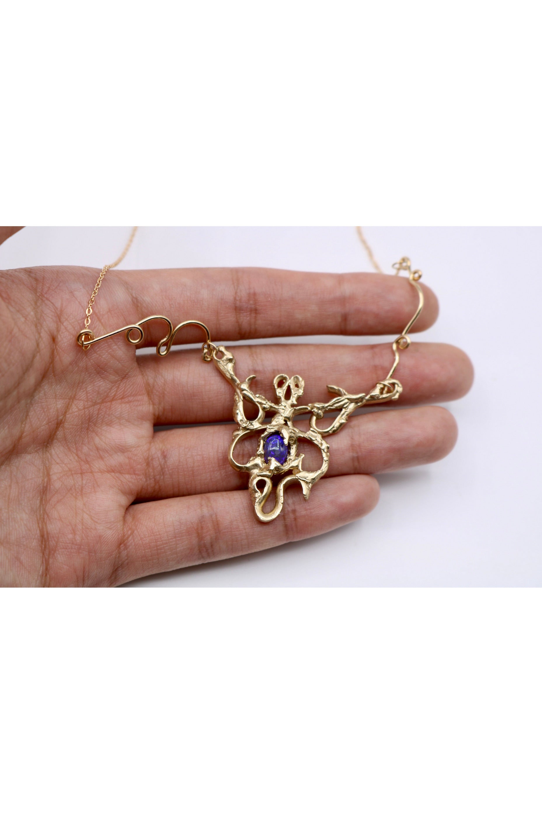 Metamorphosis necklace - gold