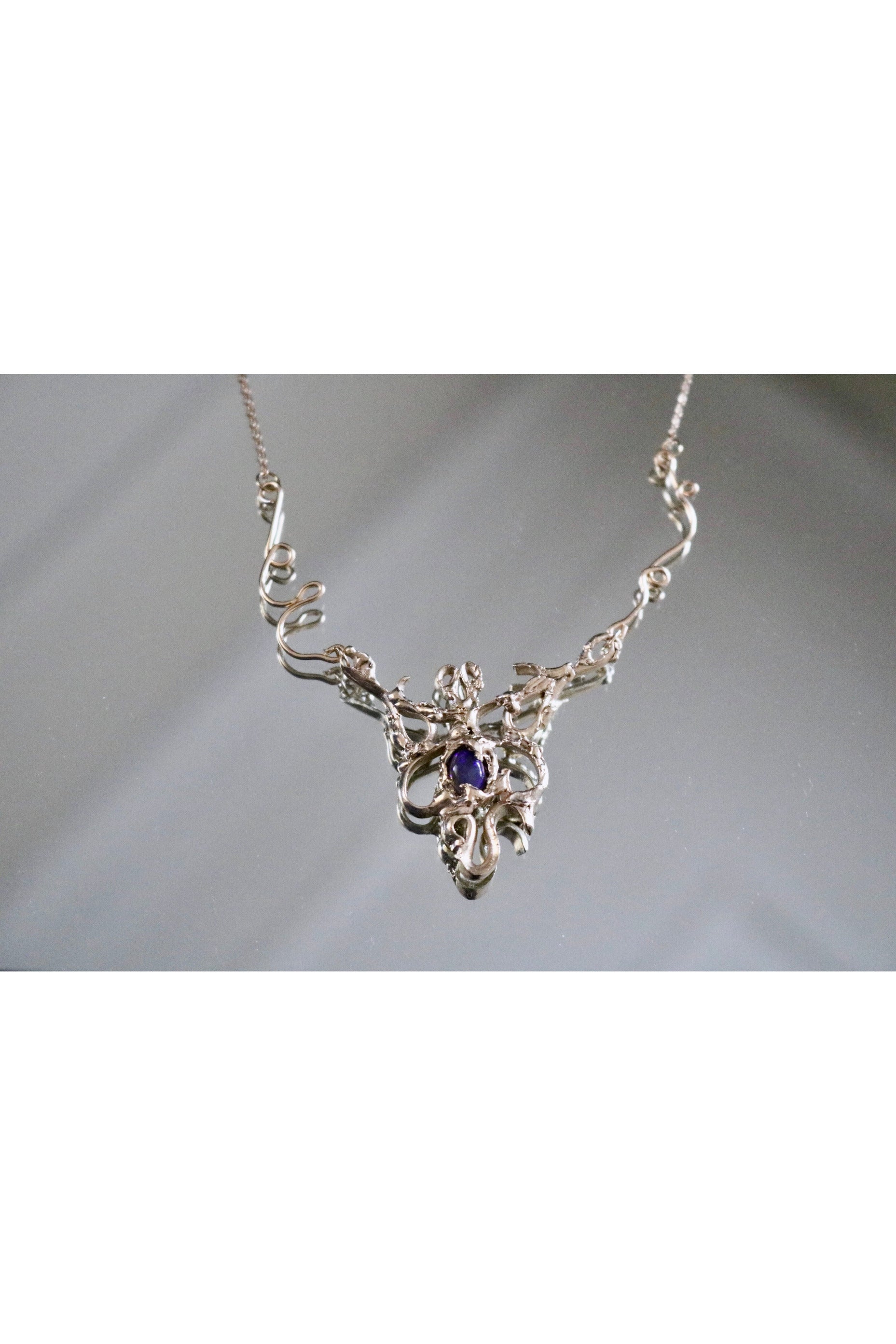 Metamorphosis necklace - gold