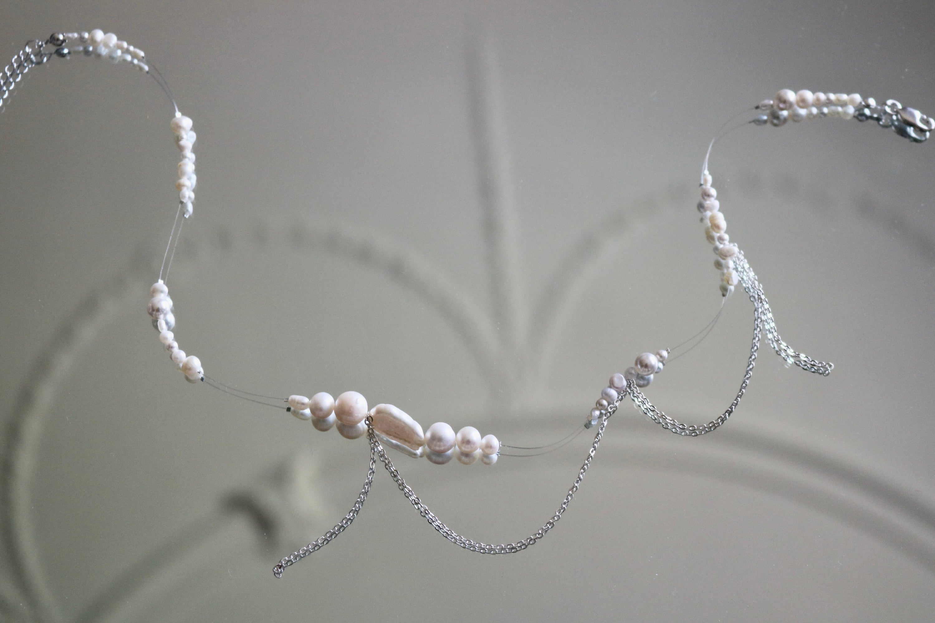 Flashing lights necklace - white/silver