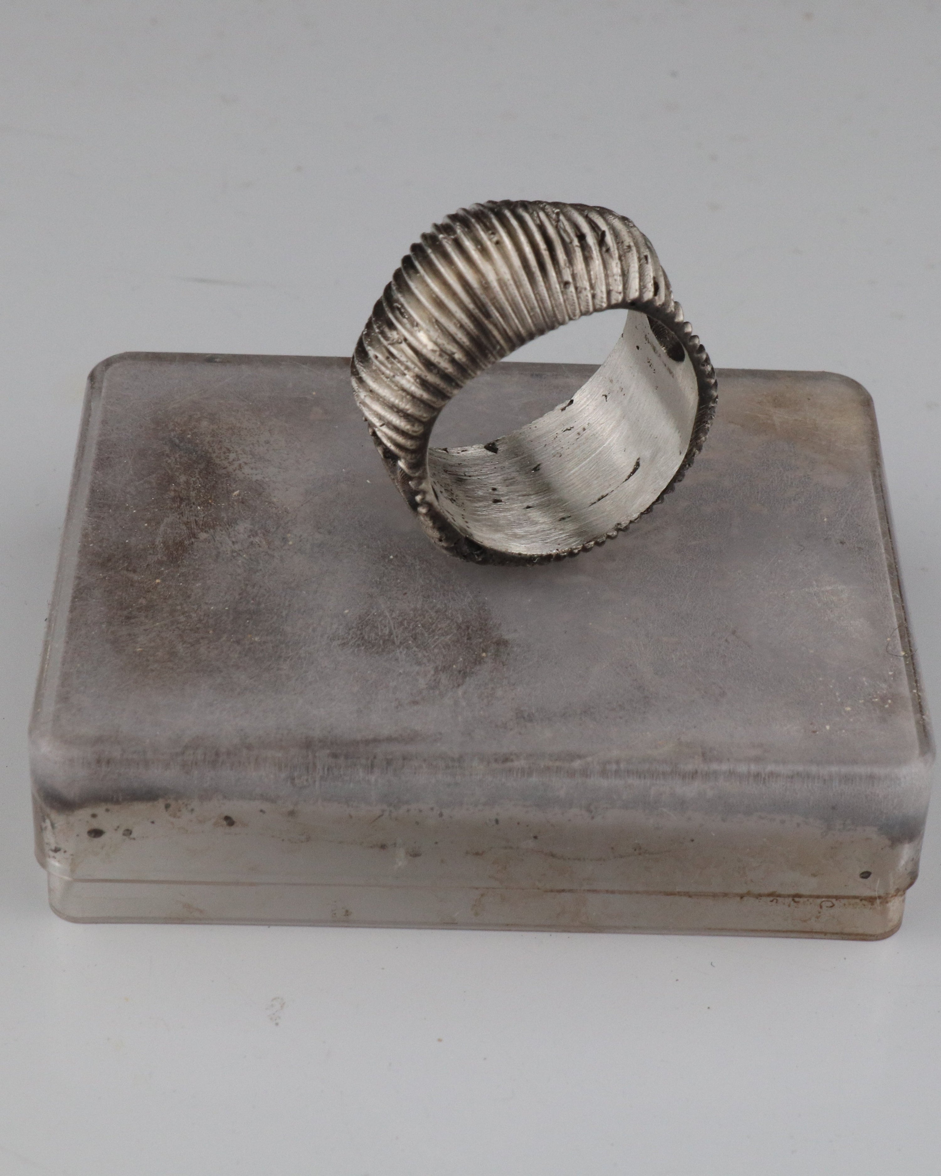 01-piece series crescendo ring