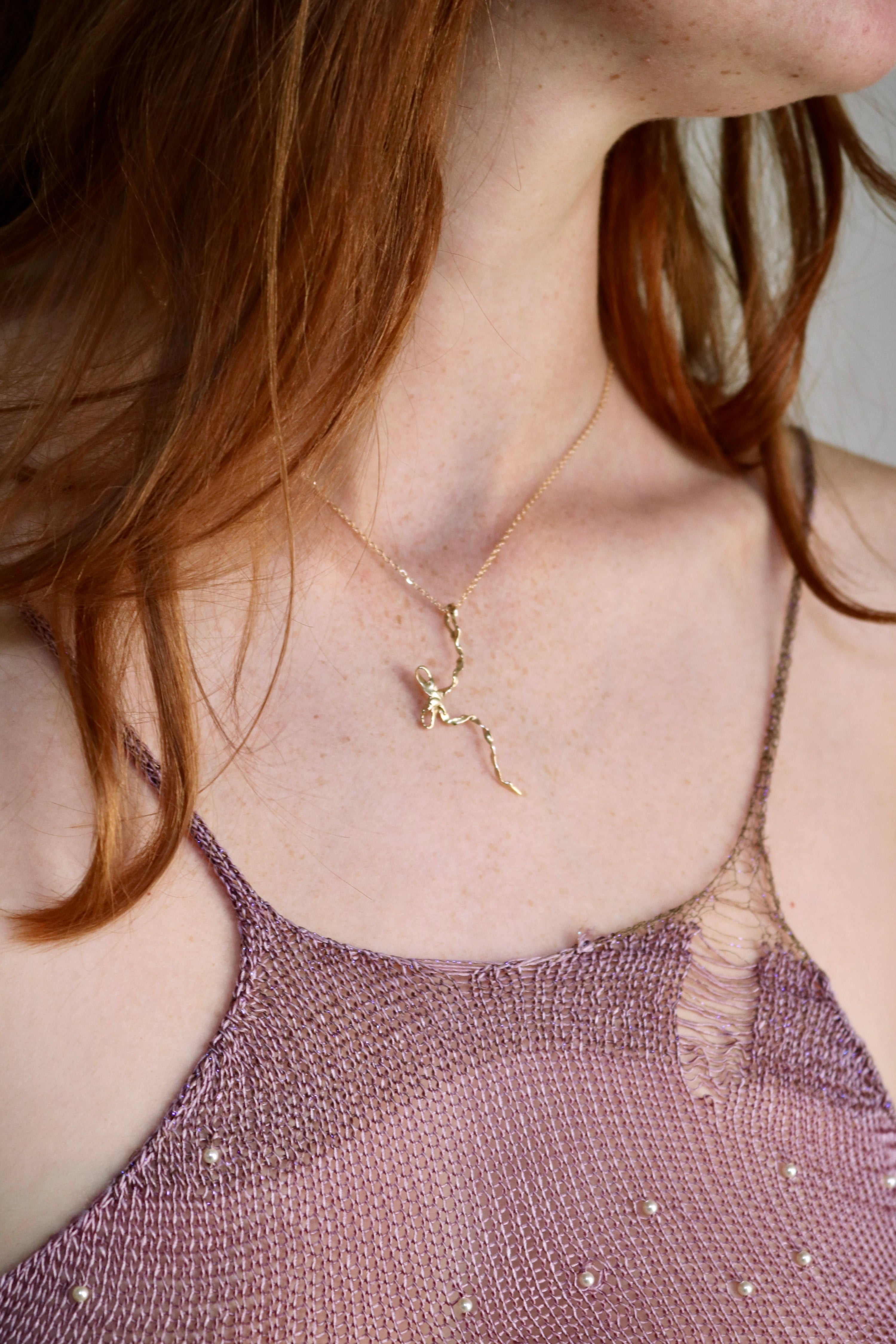 Burnt bow pendant - gold