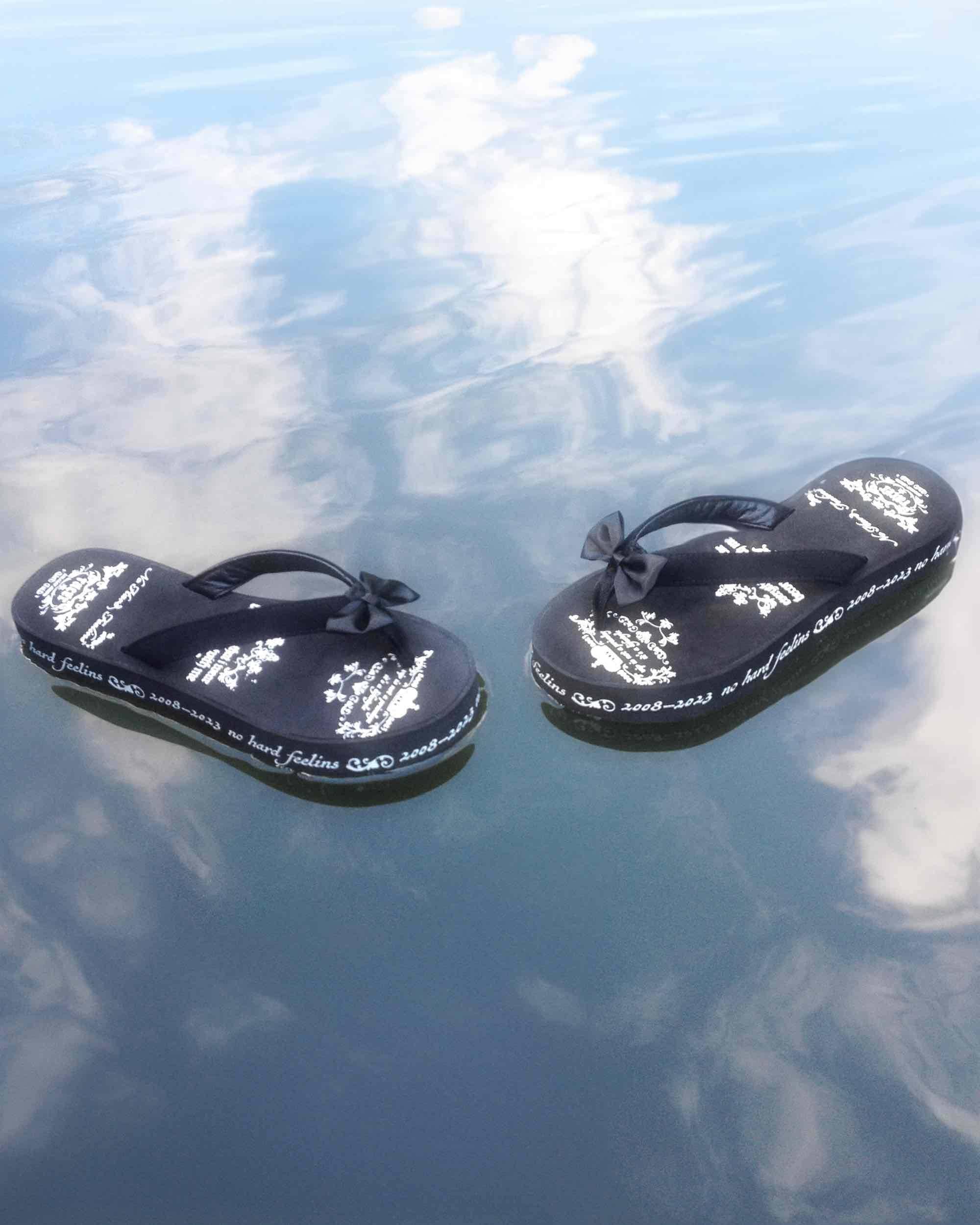 No hard feelins flip-flops