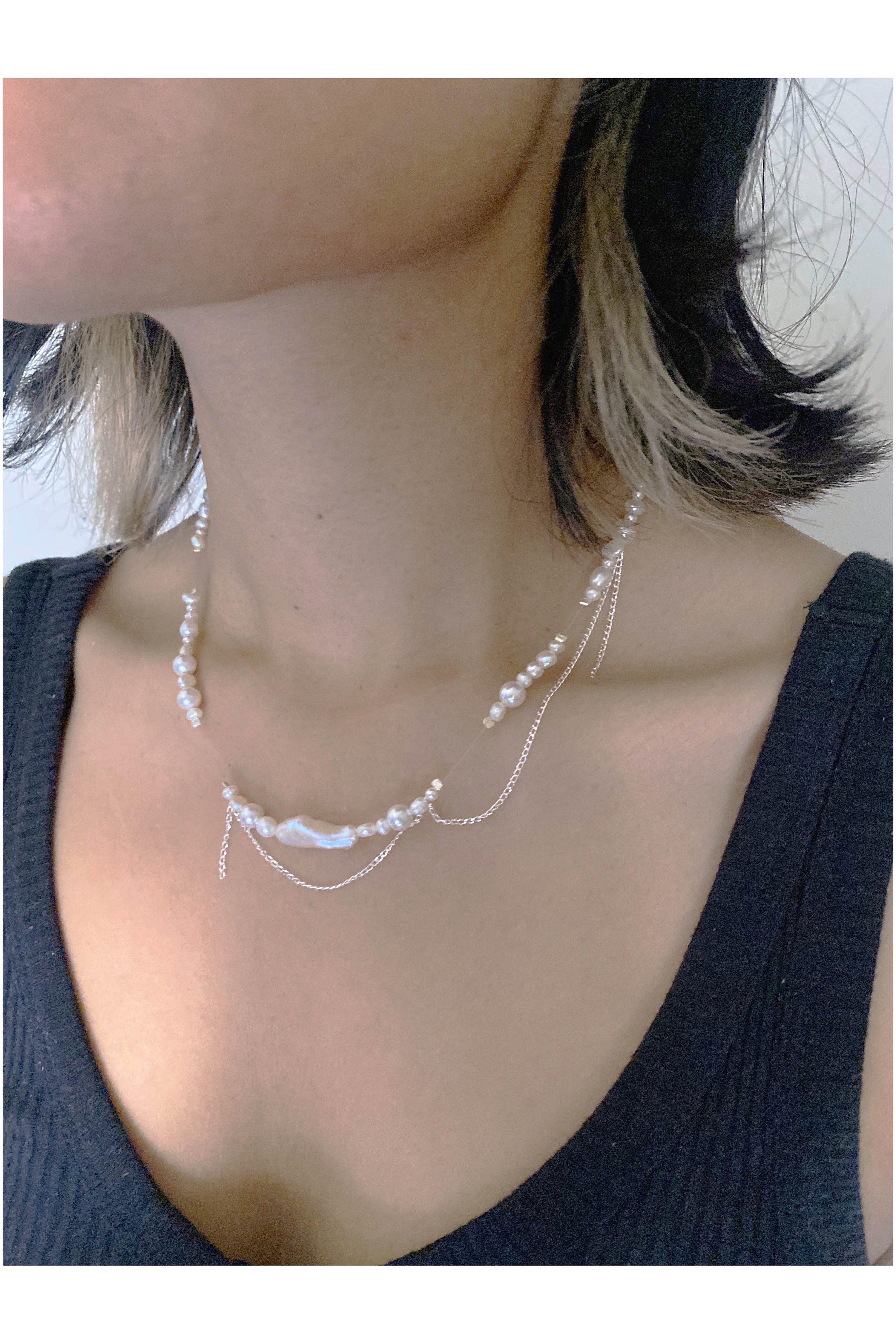 Flashing lights necklace - white/silver