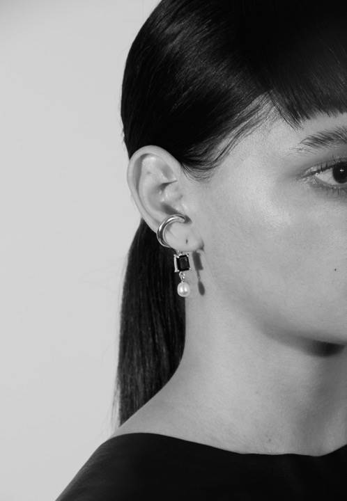 Onix ear-cuff & pearl