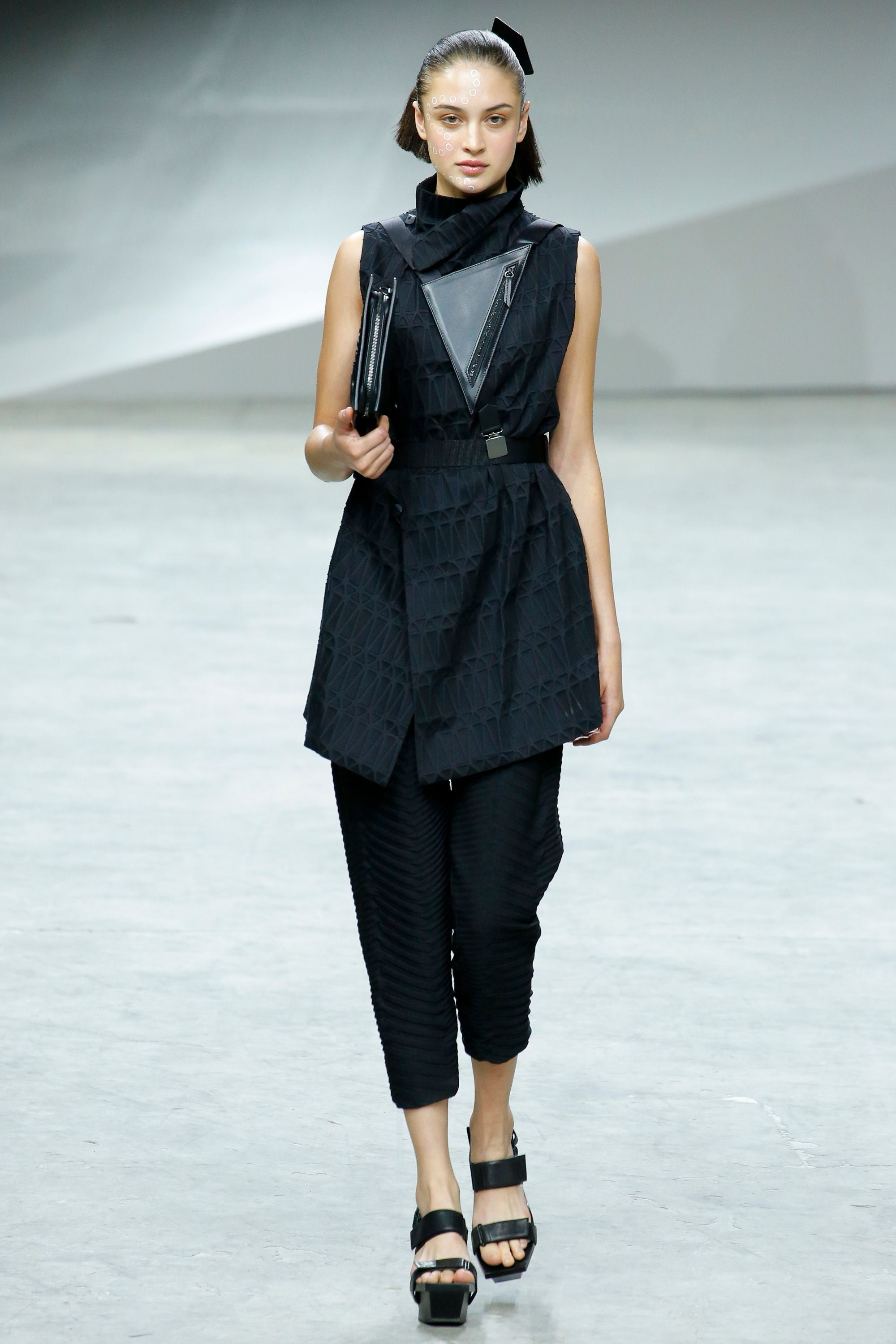Issey miyake s/s 2017 sleeveless patches jacket