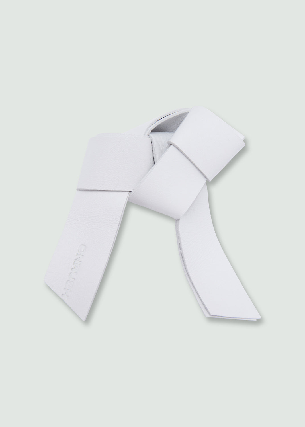 Cumple brooch white