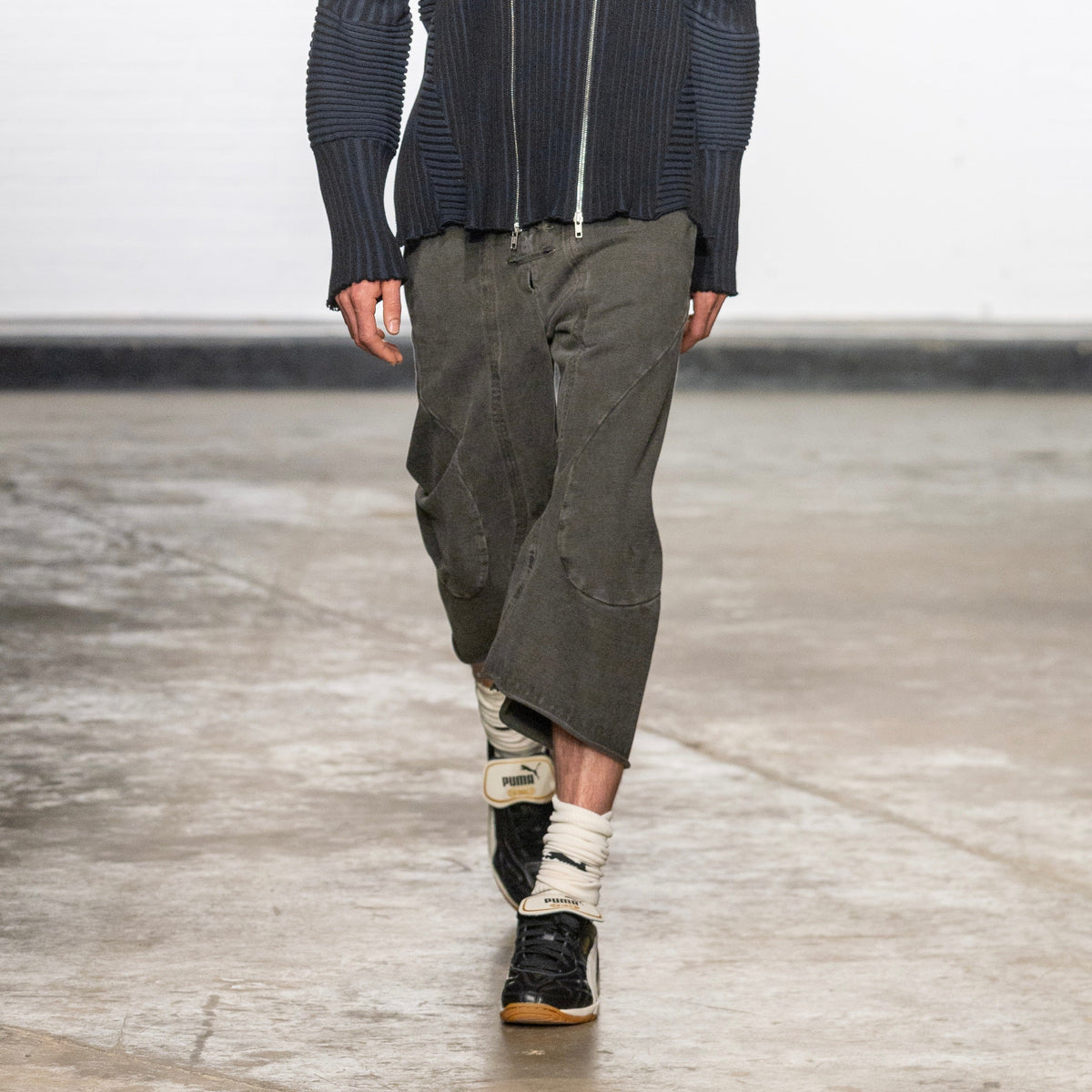 Cropped engineered joggers charcoal