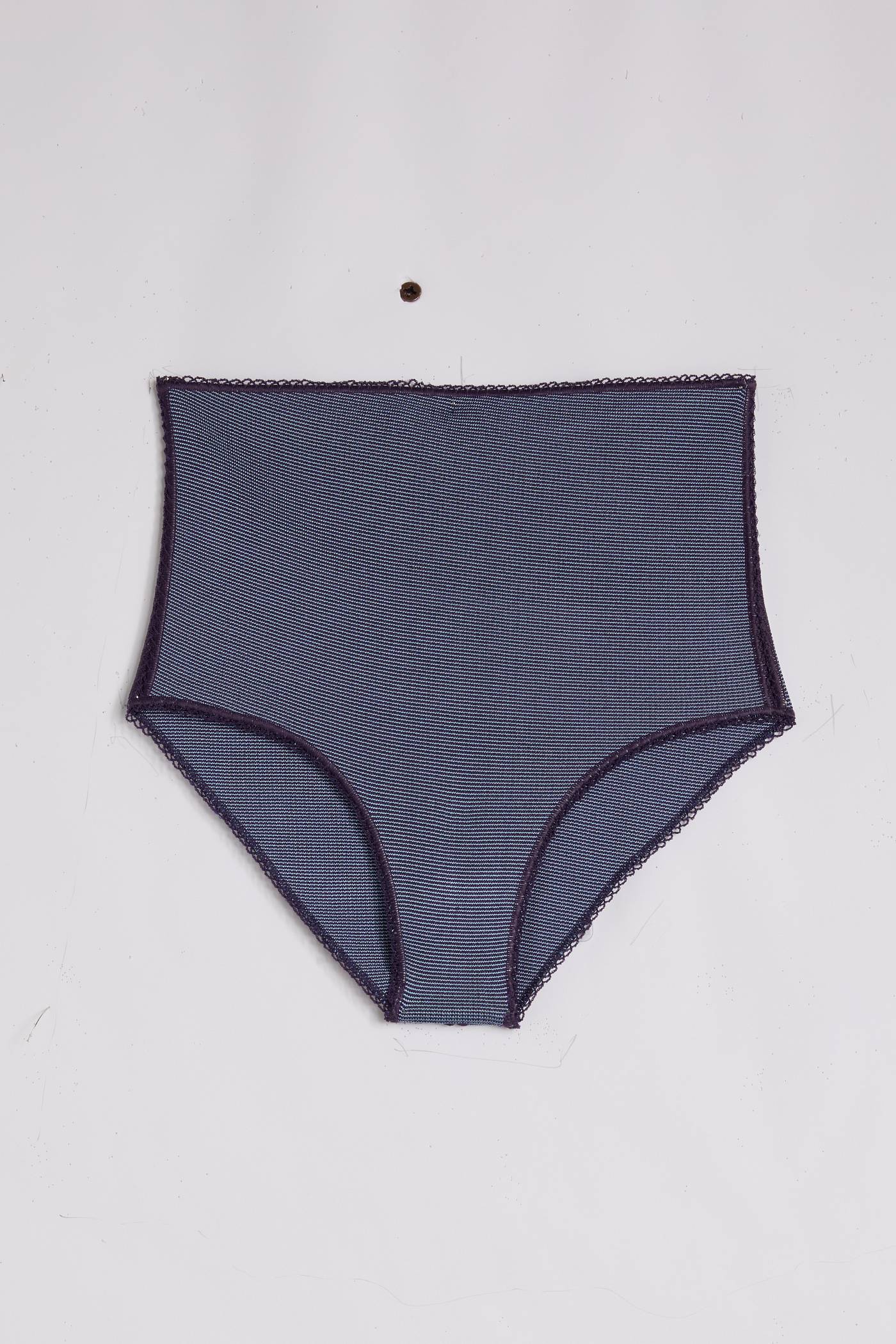 Knitted micro short