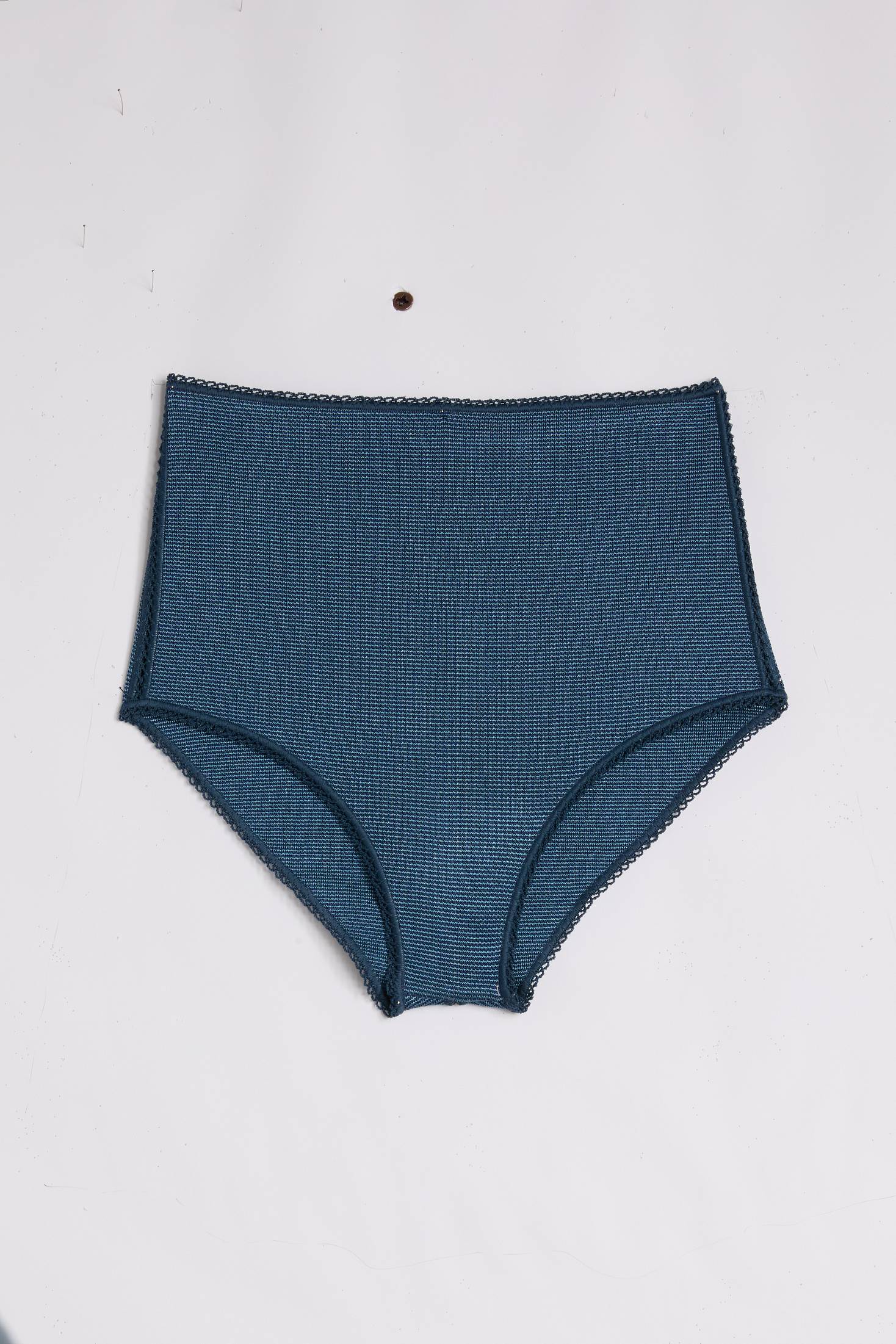 Knitted micro short