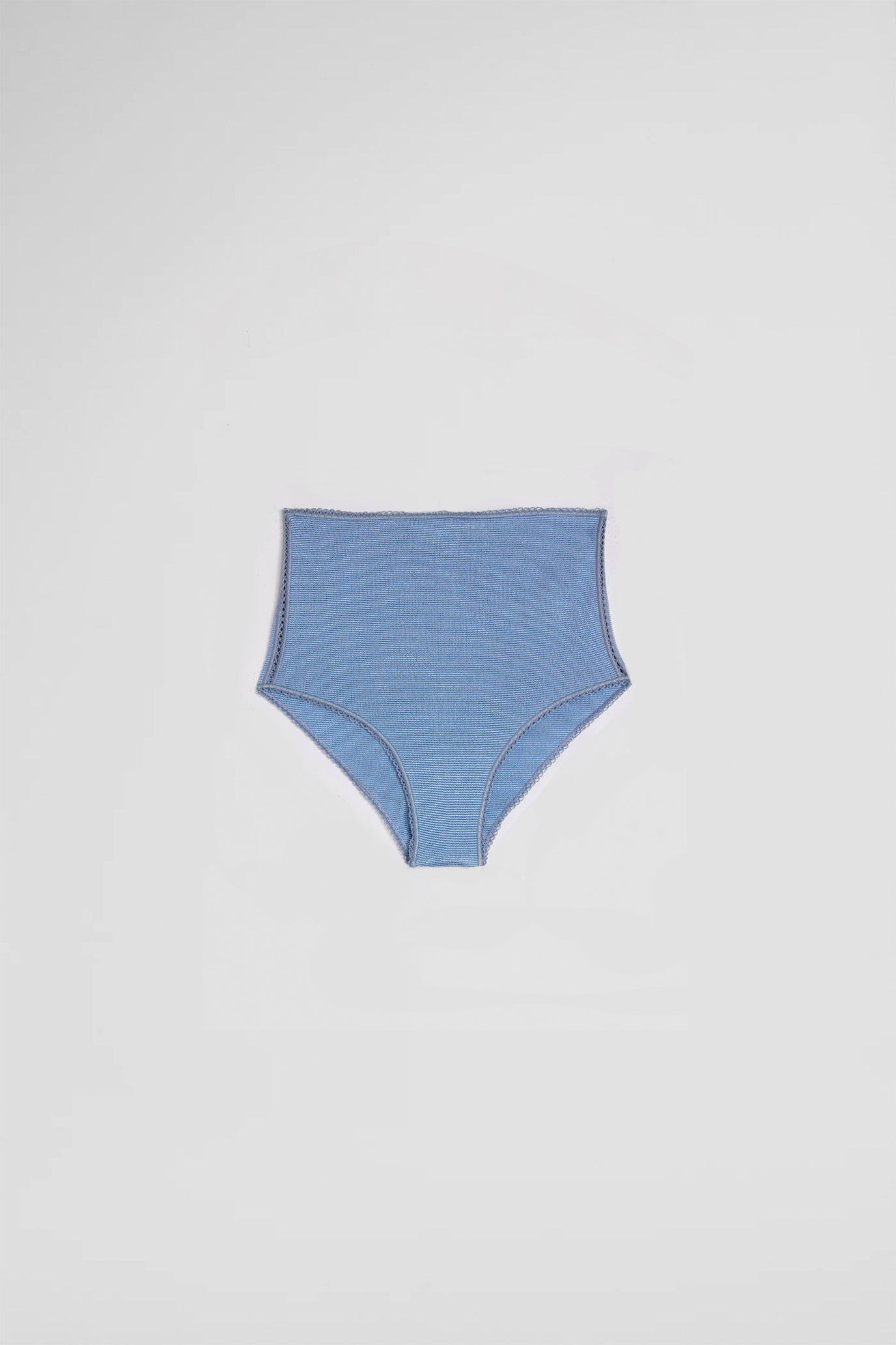 Knitted micro short