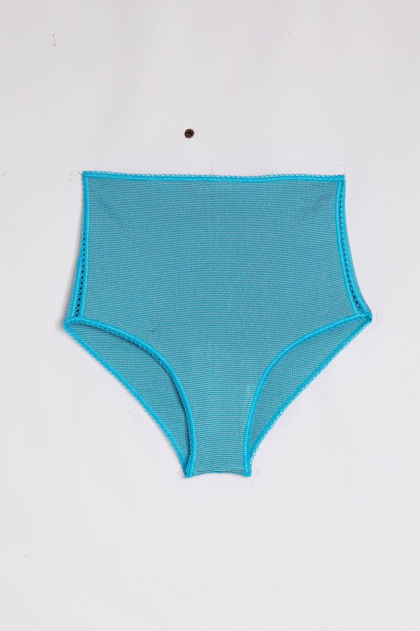Knitted micro short