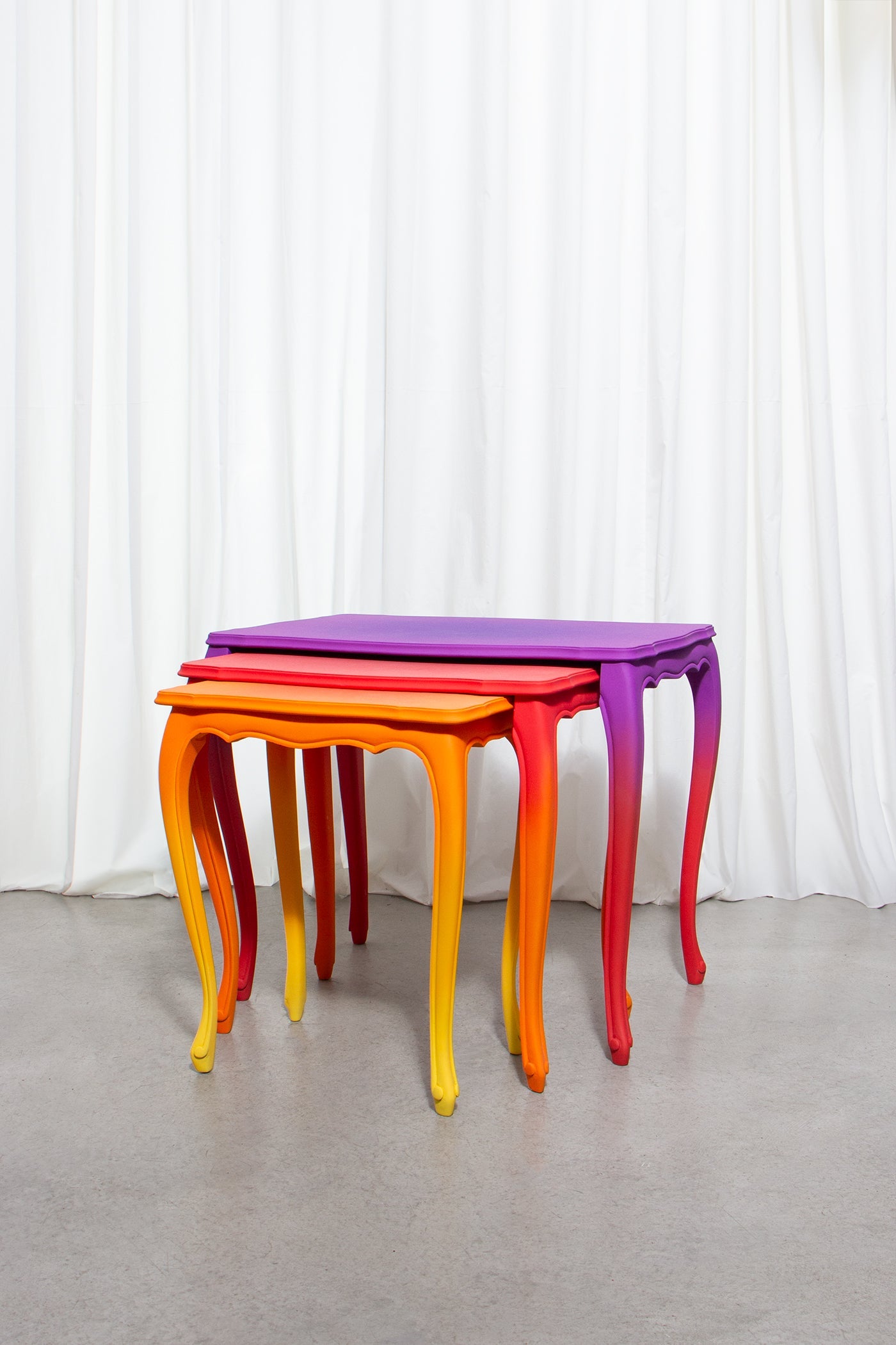 The degradé nesting tables
