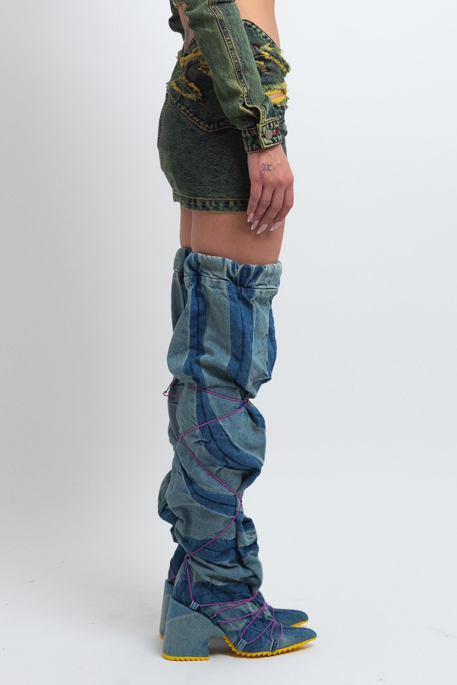 Butterfly waistband mini skirt