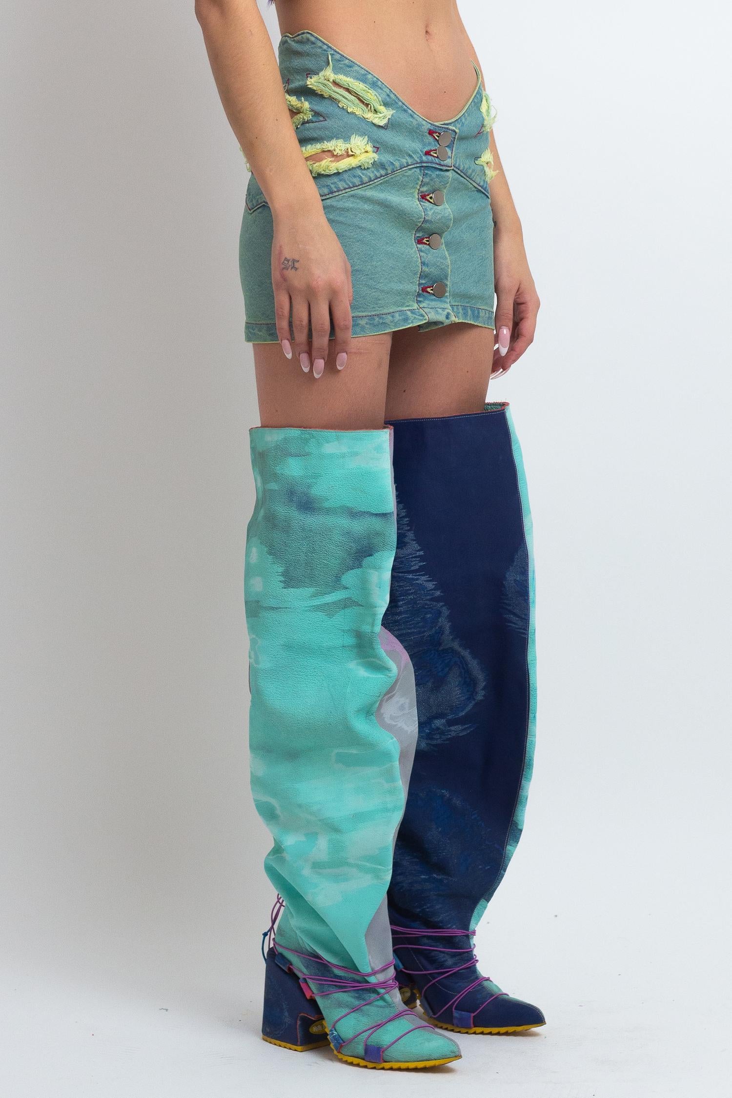 Butterfly waistband mini skirt
