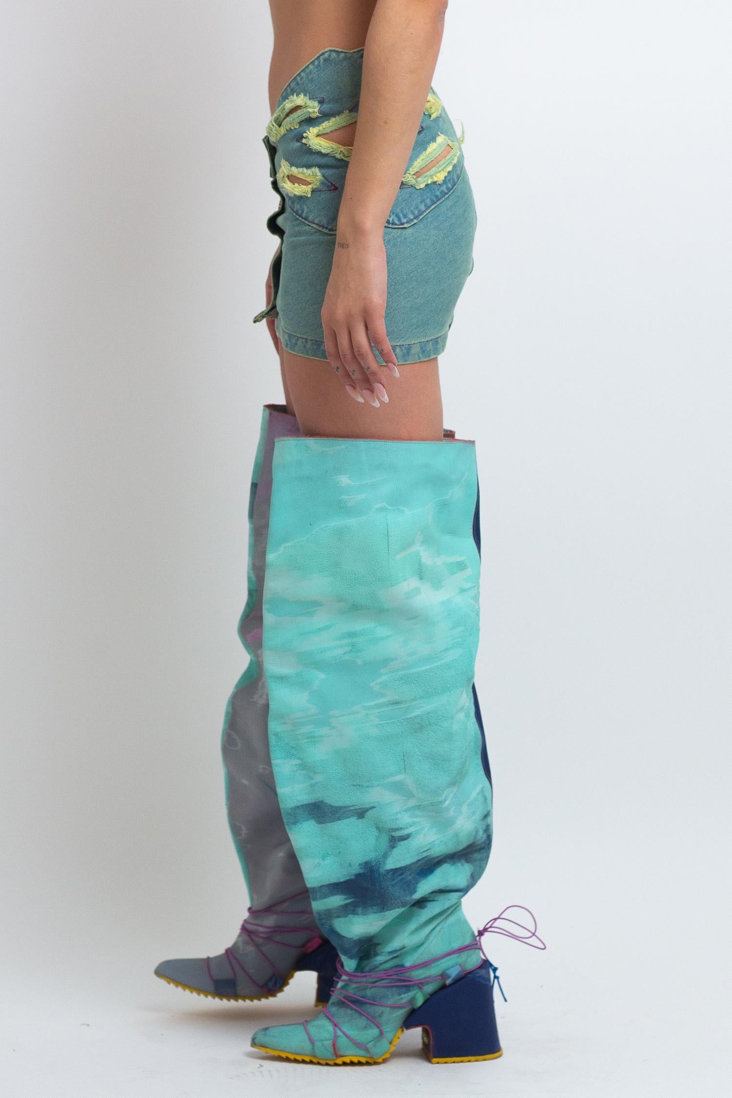 Butterfly waistband mini skirt