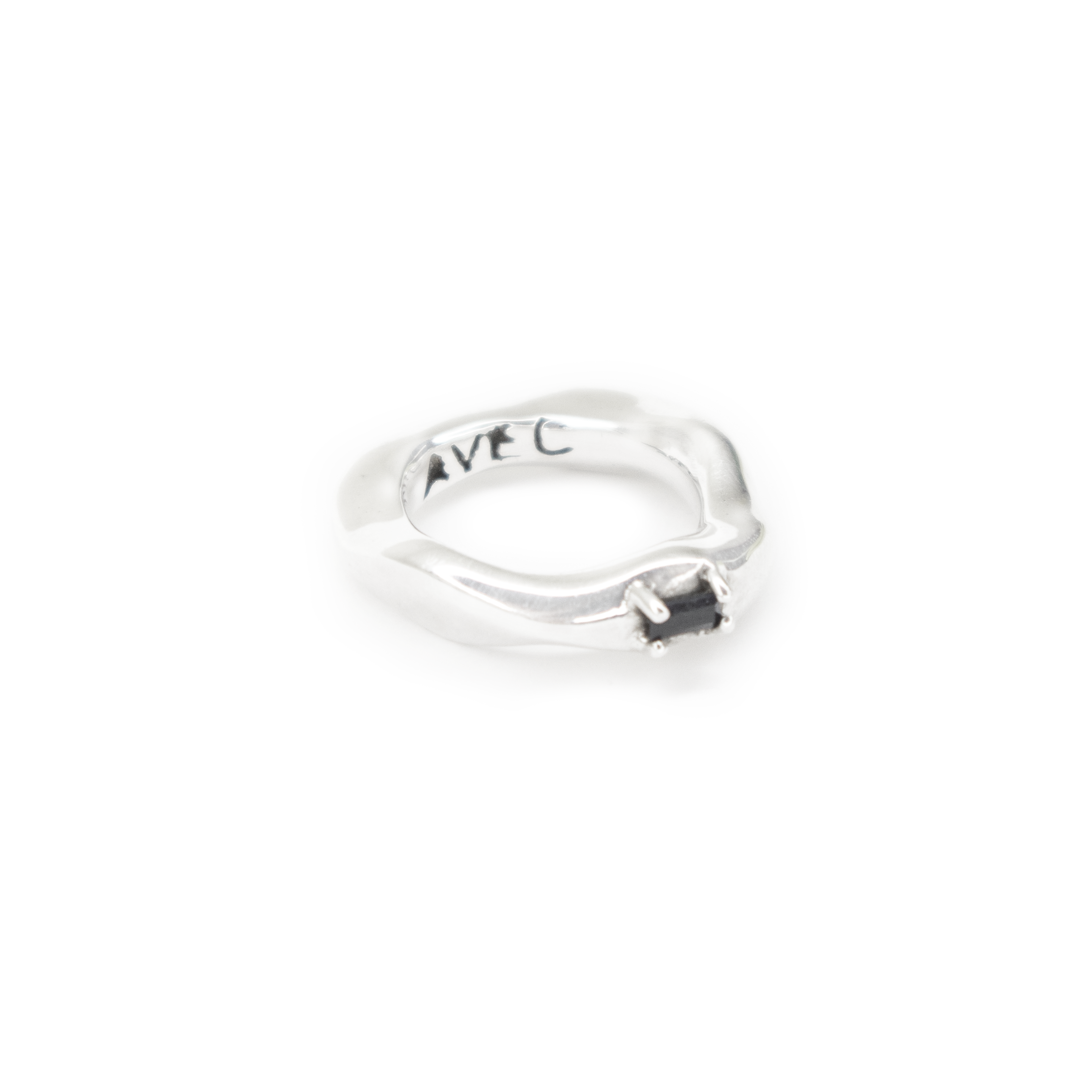Thin molten ring & sapphire