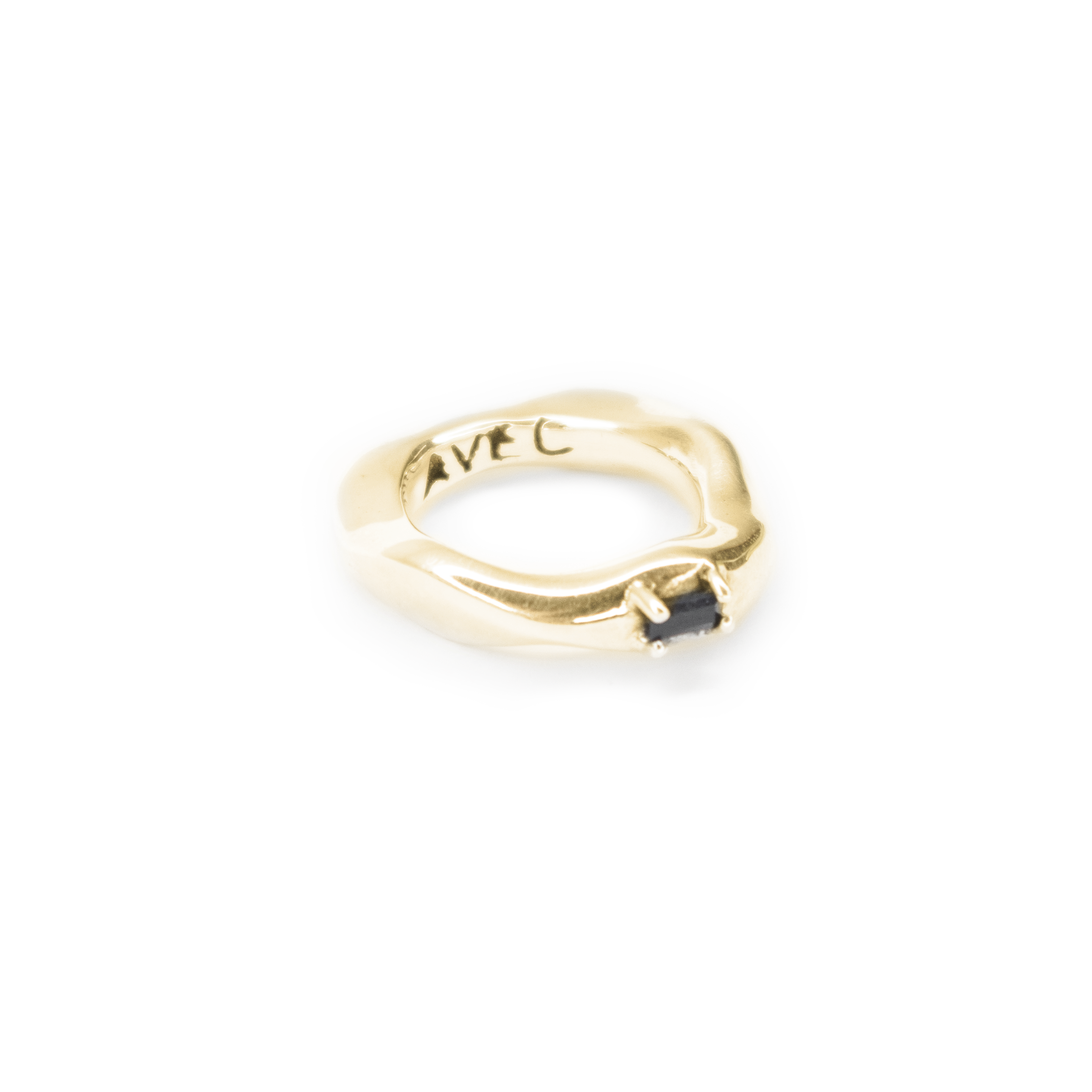 Thin molten ring & sapphire