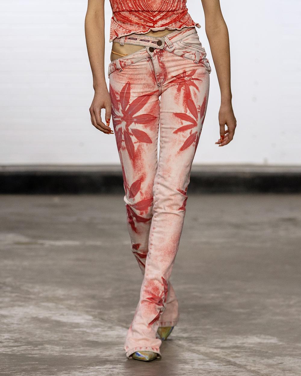 Flower Bell Bottom 
Asymmetric Skinny 
Jeans