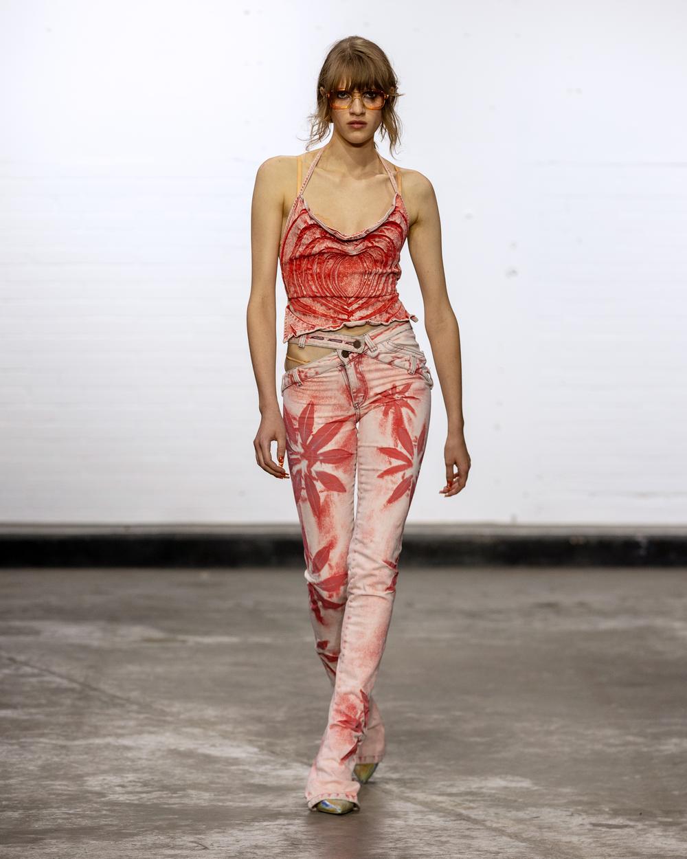 Flower Bell Bottom 
Asymmetric Skinny 
Jeans