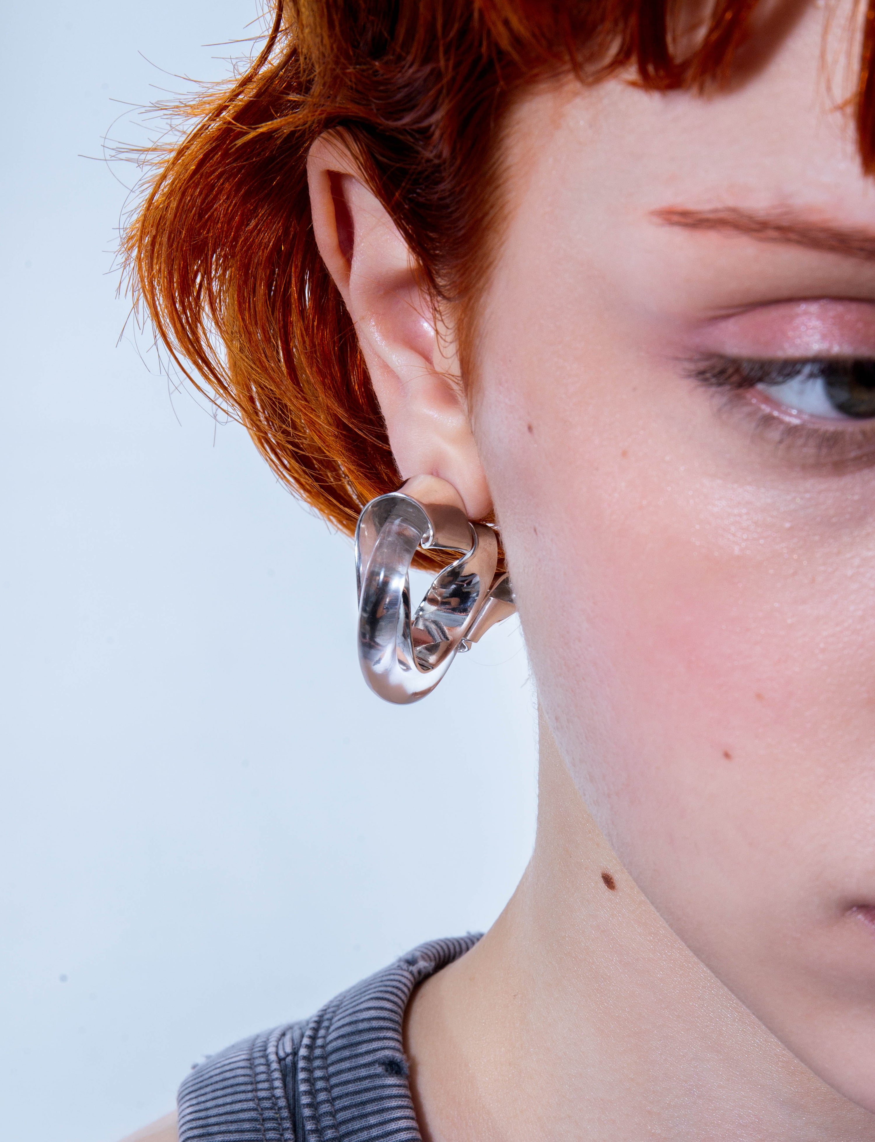 Twisted wave hoops