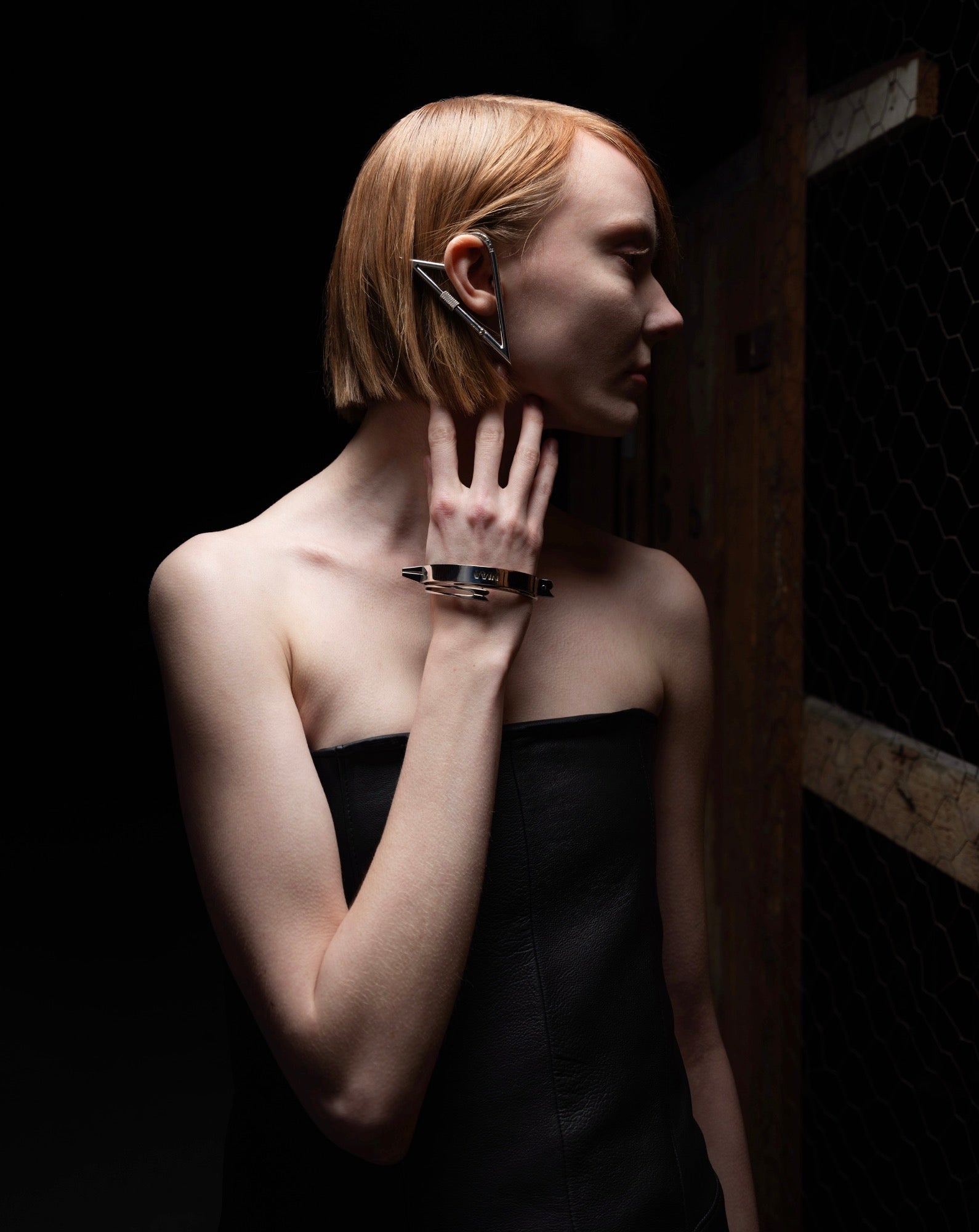 Vain needle bracelet