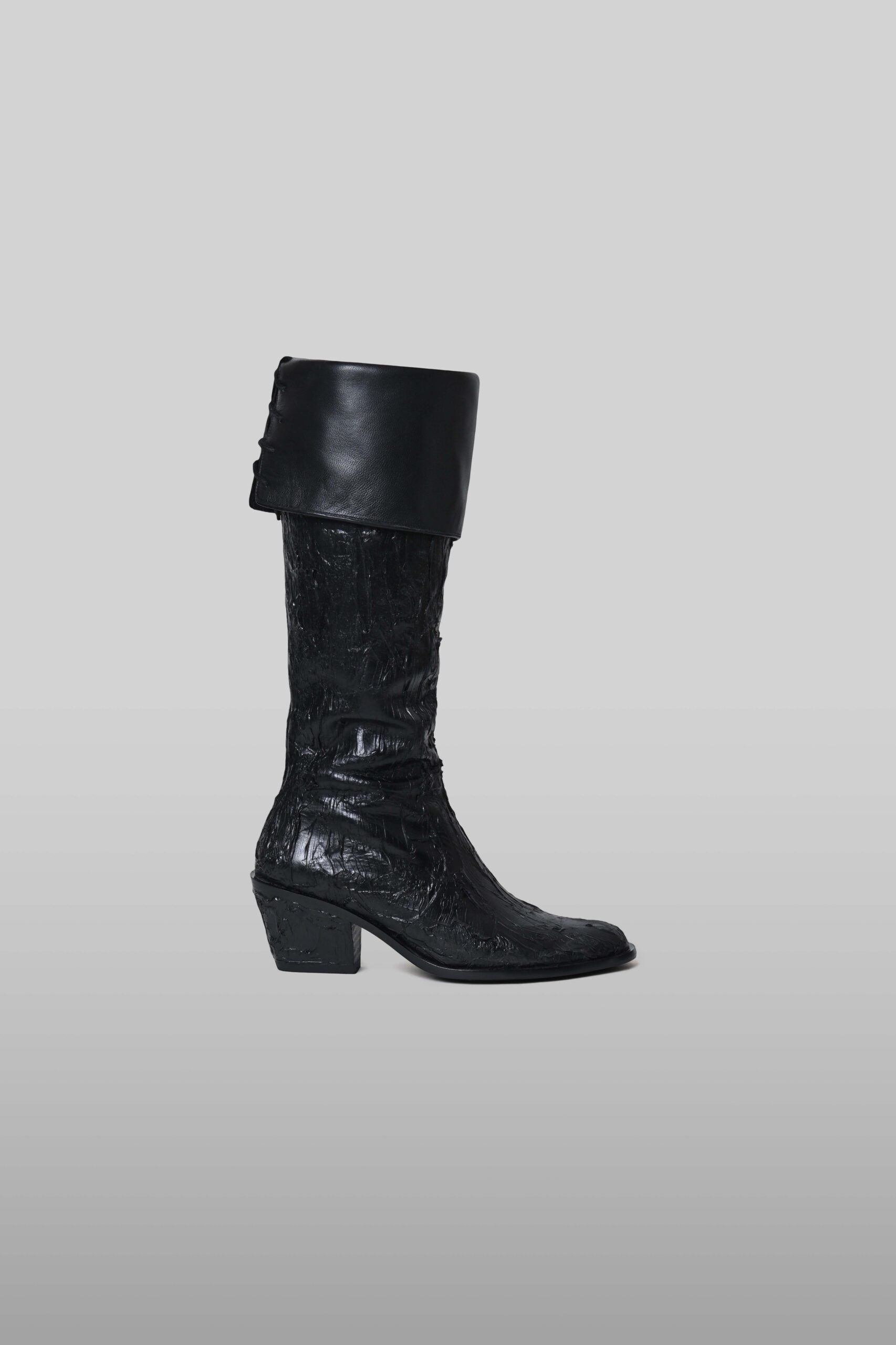 Lace-up pirate resin boots