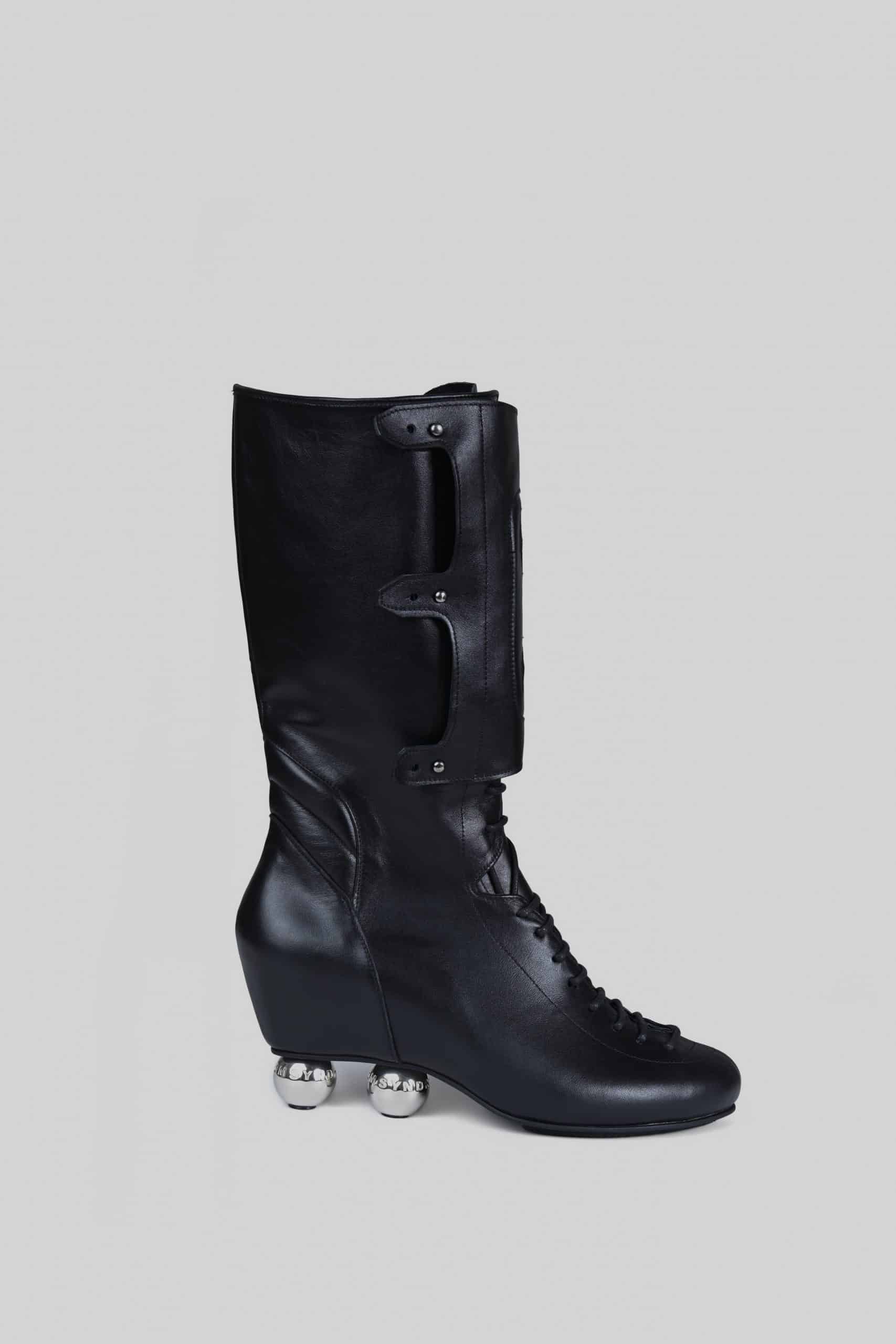Black ankle roller boots