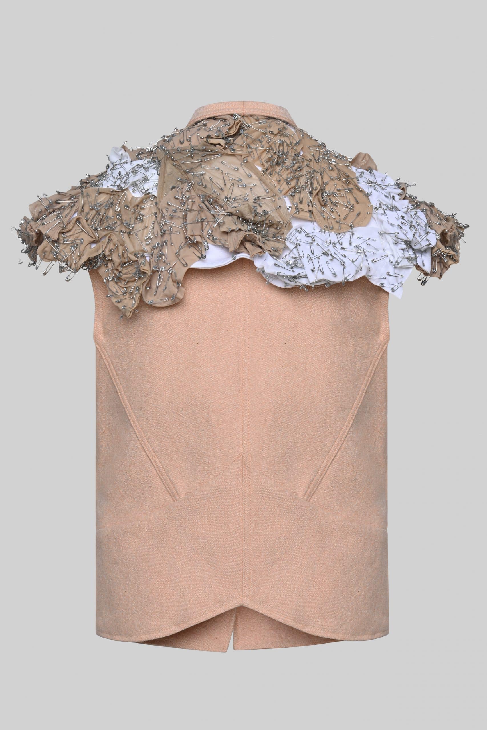 Pin collar vest