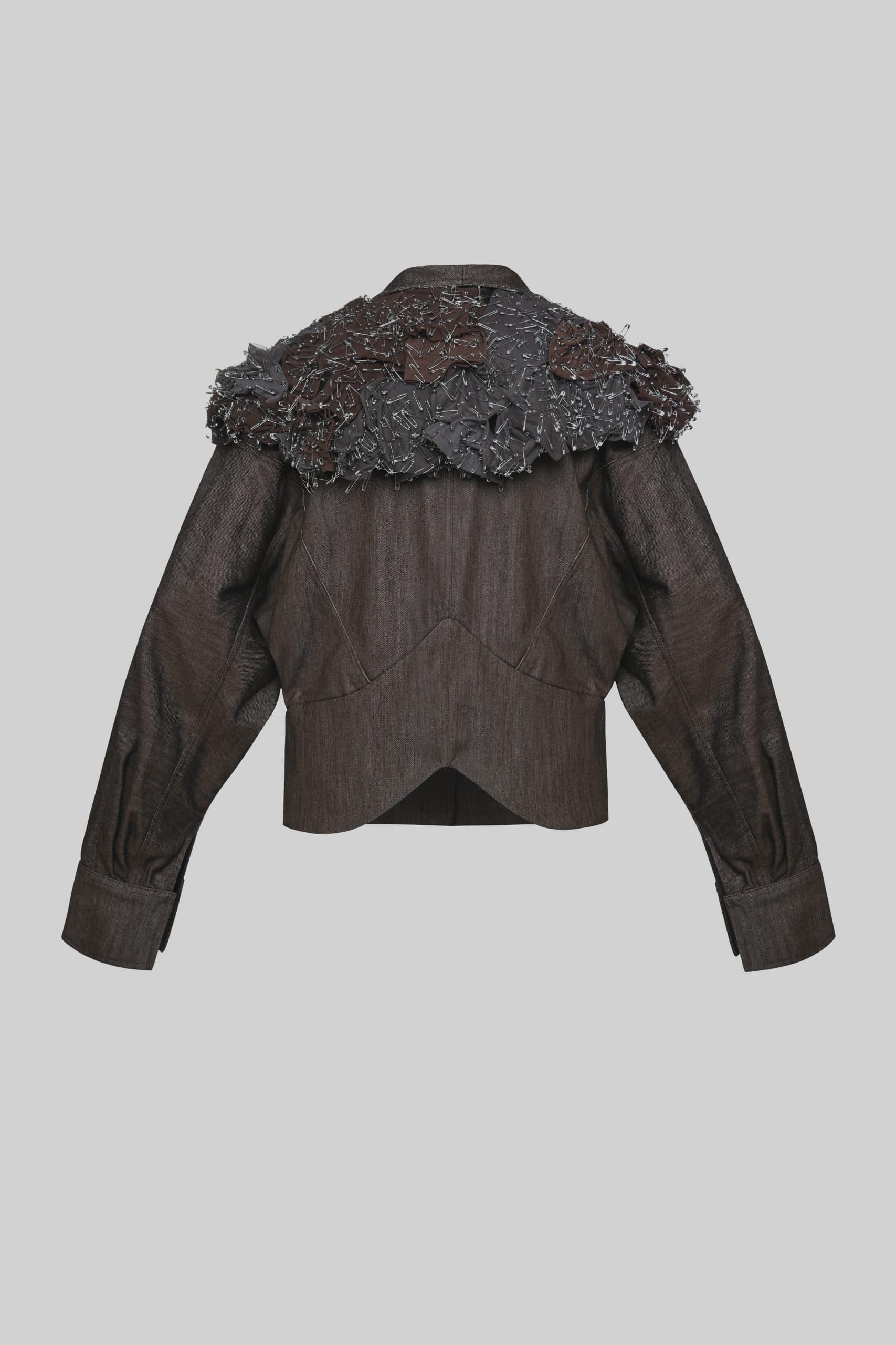 Pin collar brown jacket