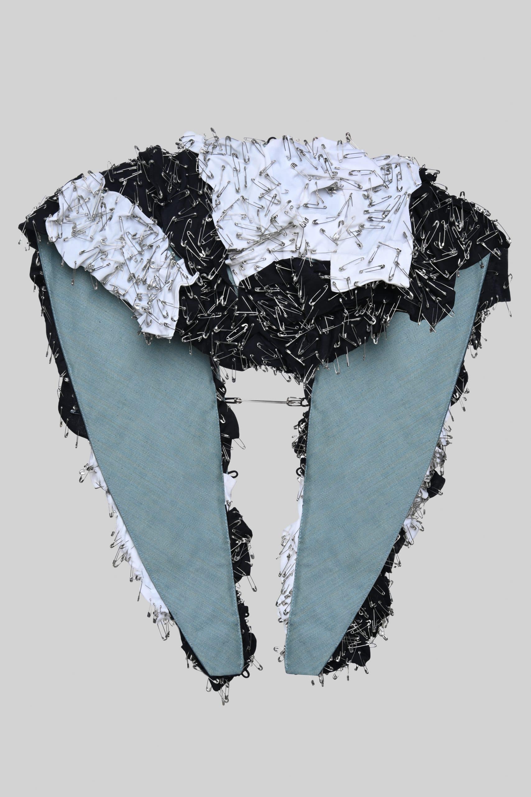 Pin denim collar