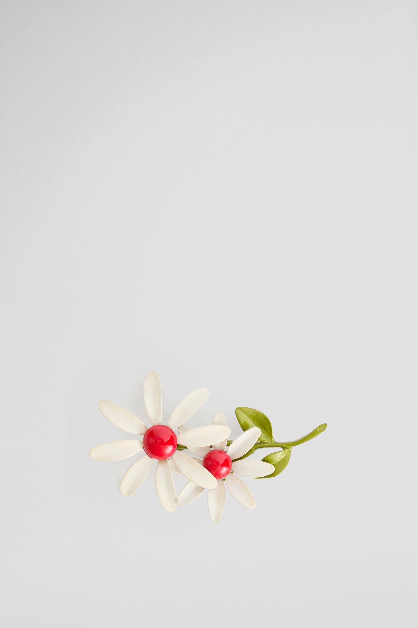 Daisies brooch