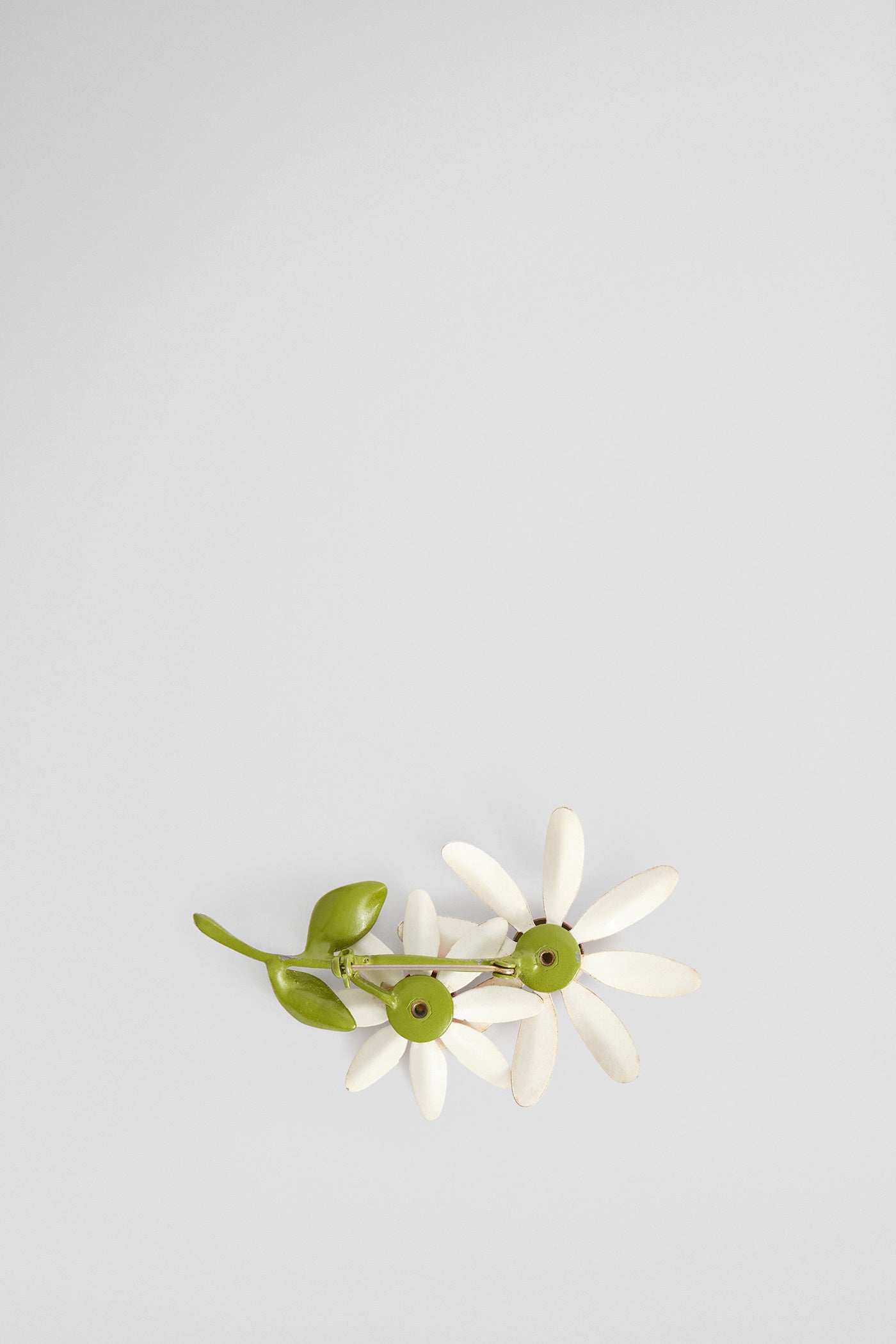 Daisies brooch