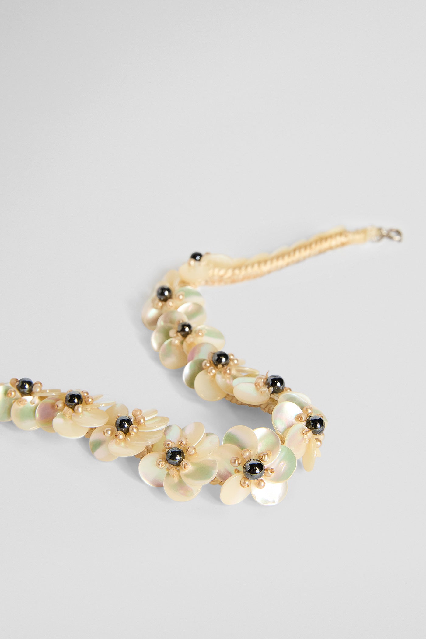 Mother of pearl flower necklace