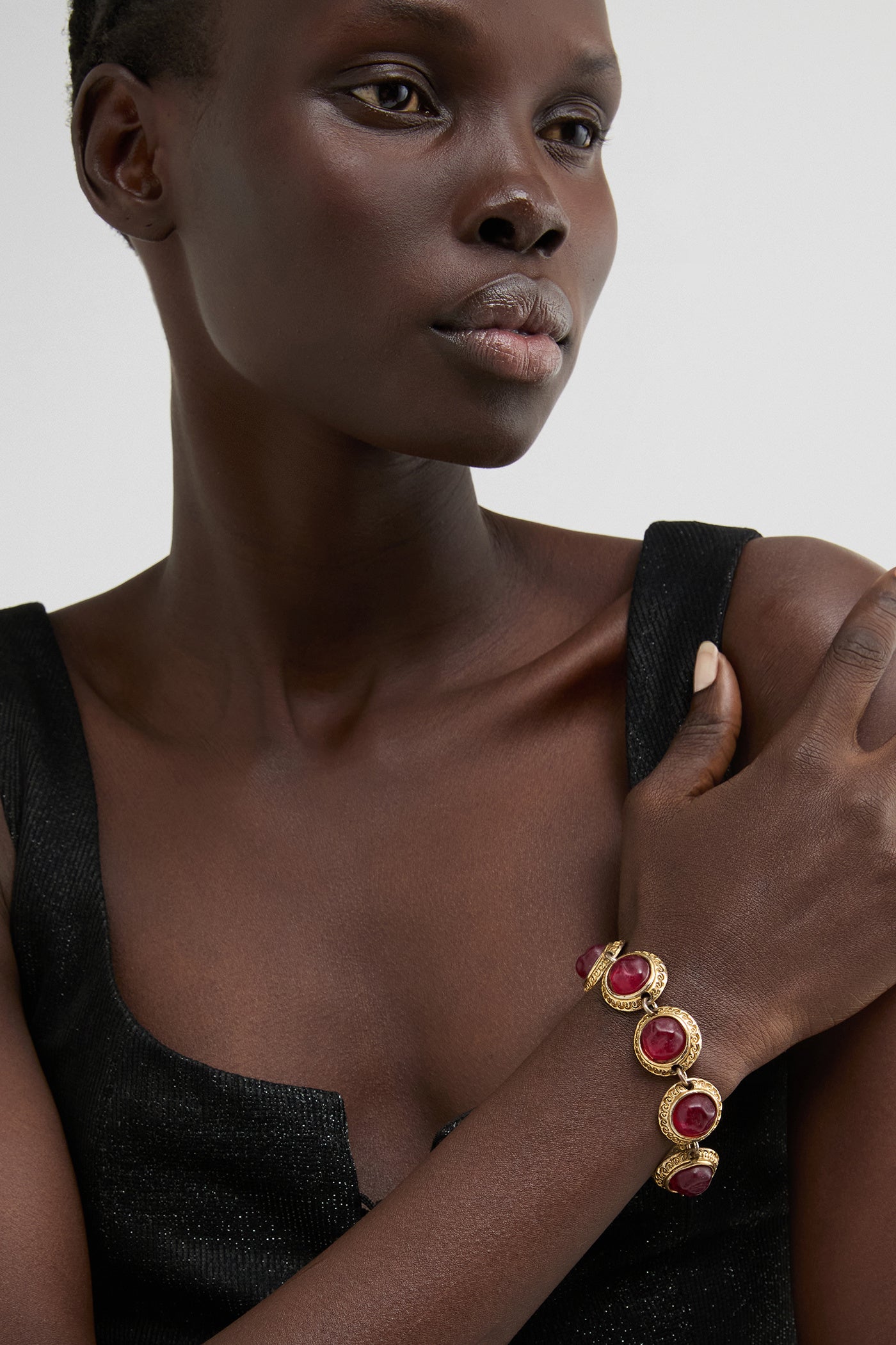 Red cabochons bracelet