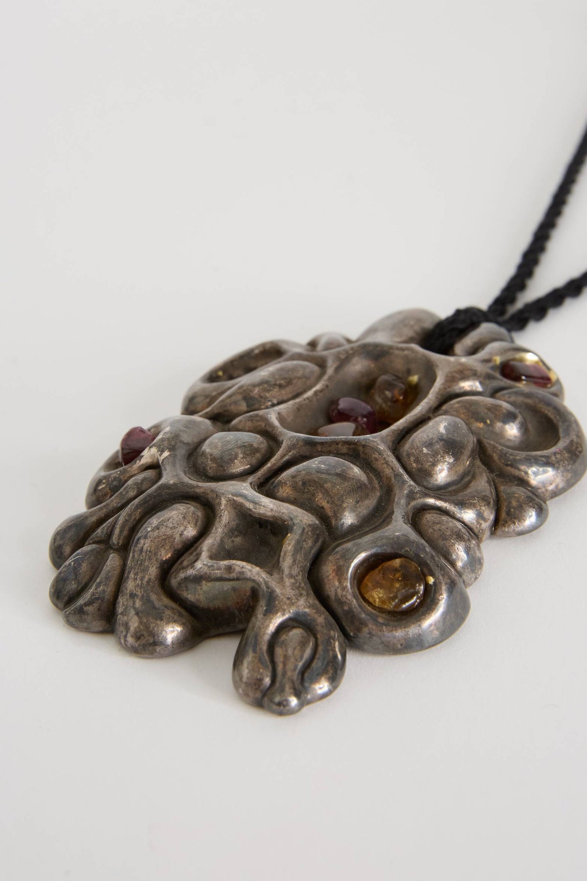 Translucent necklace - vintage