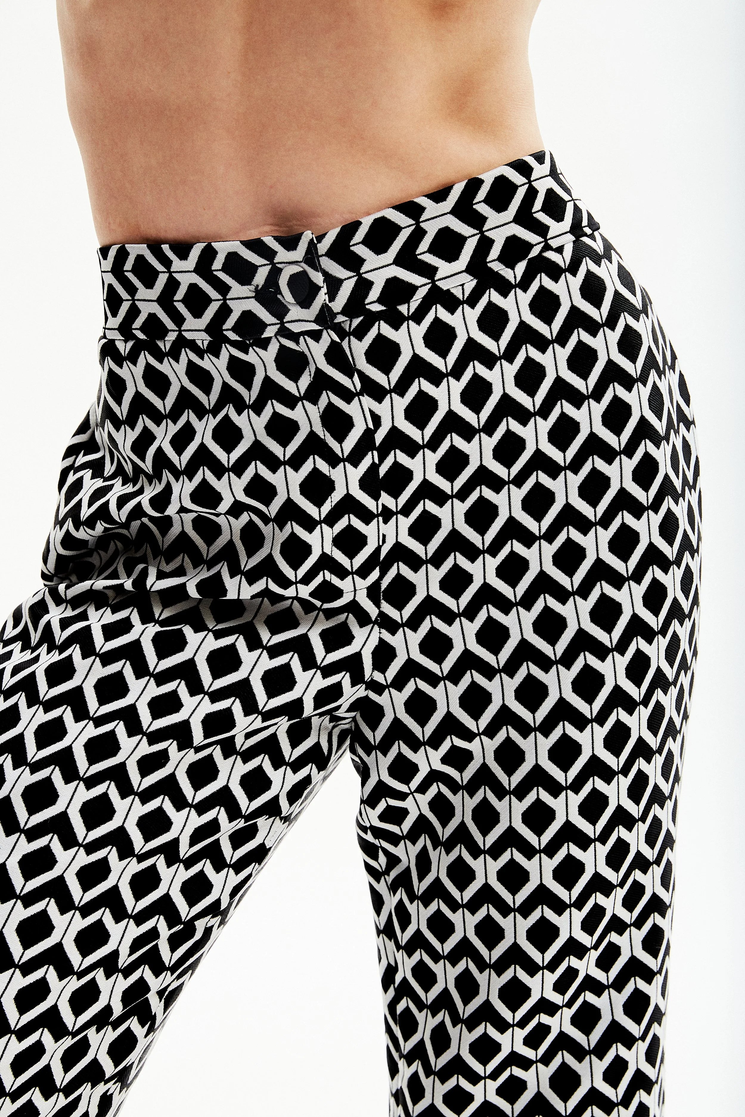 Pantalon noir et blanc géométrique