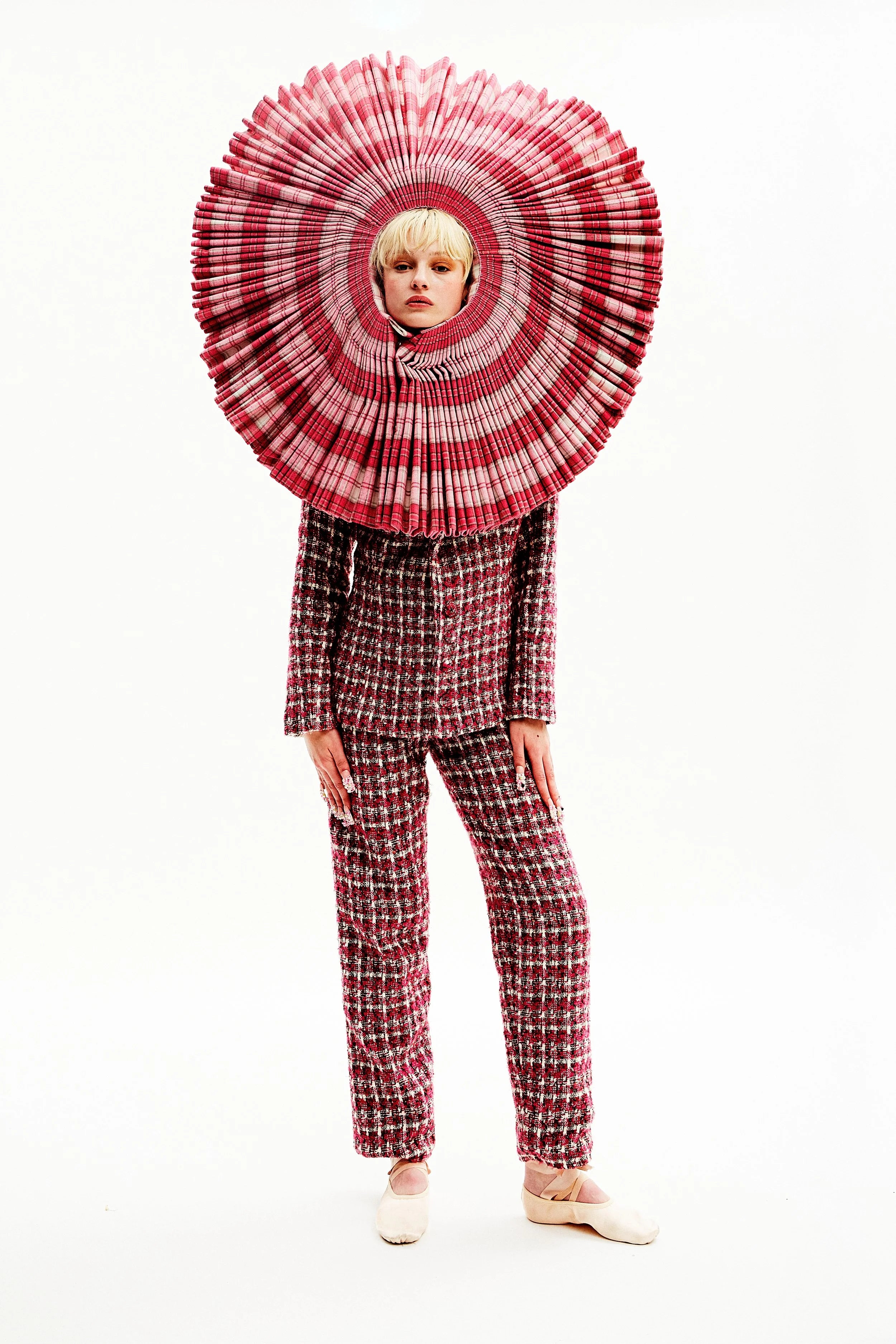 Énorme coiffe en tartan rose