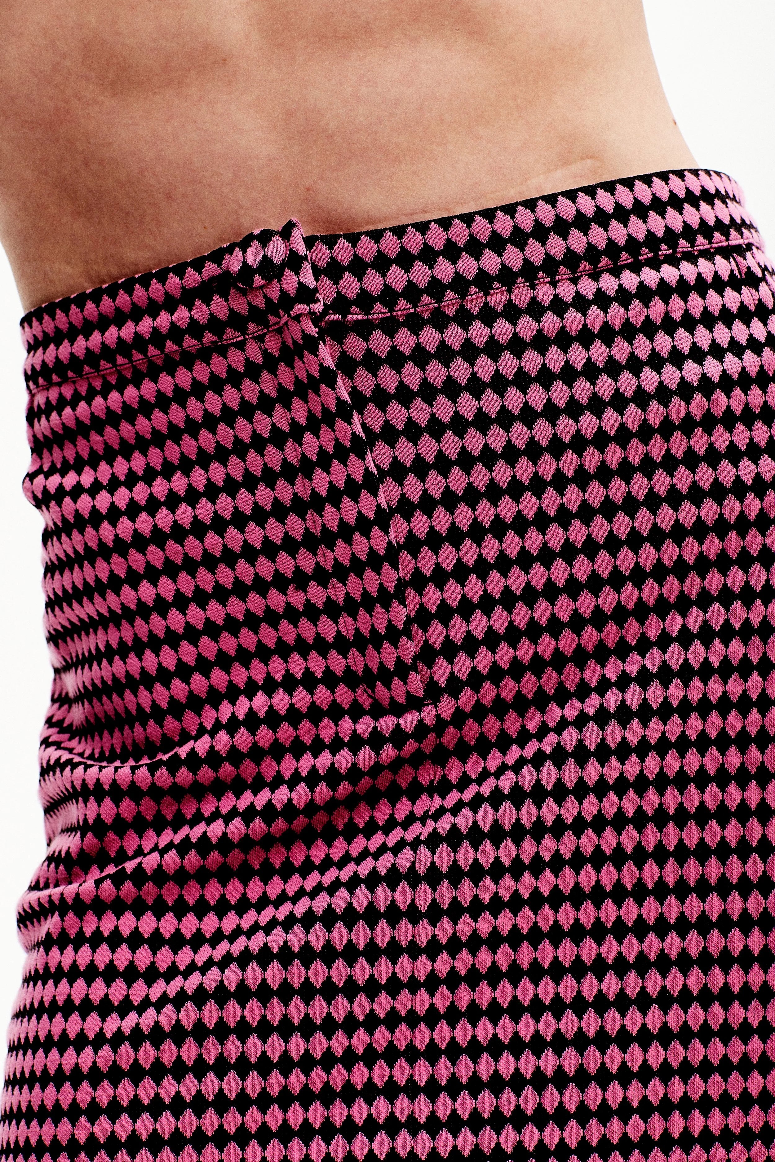 Jupe rose et noire à losange