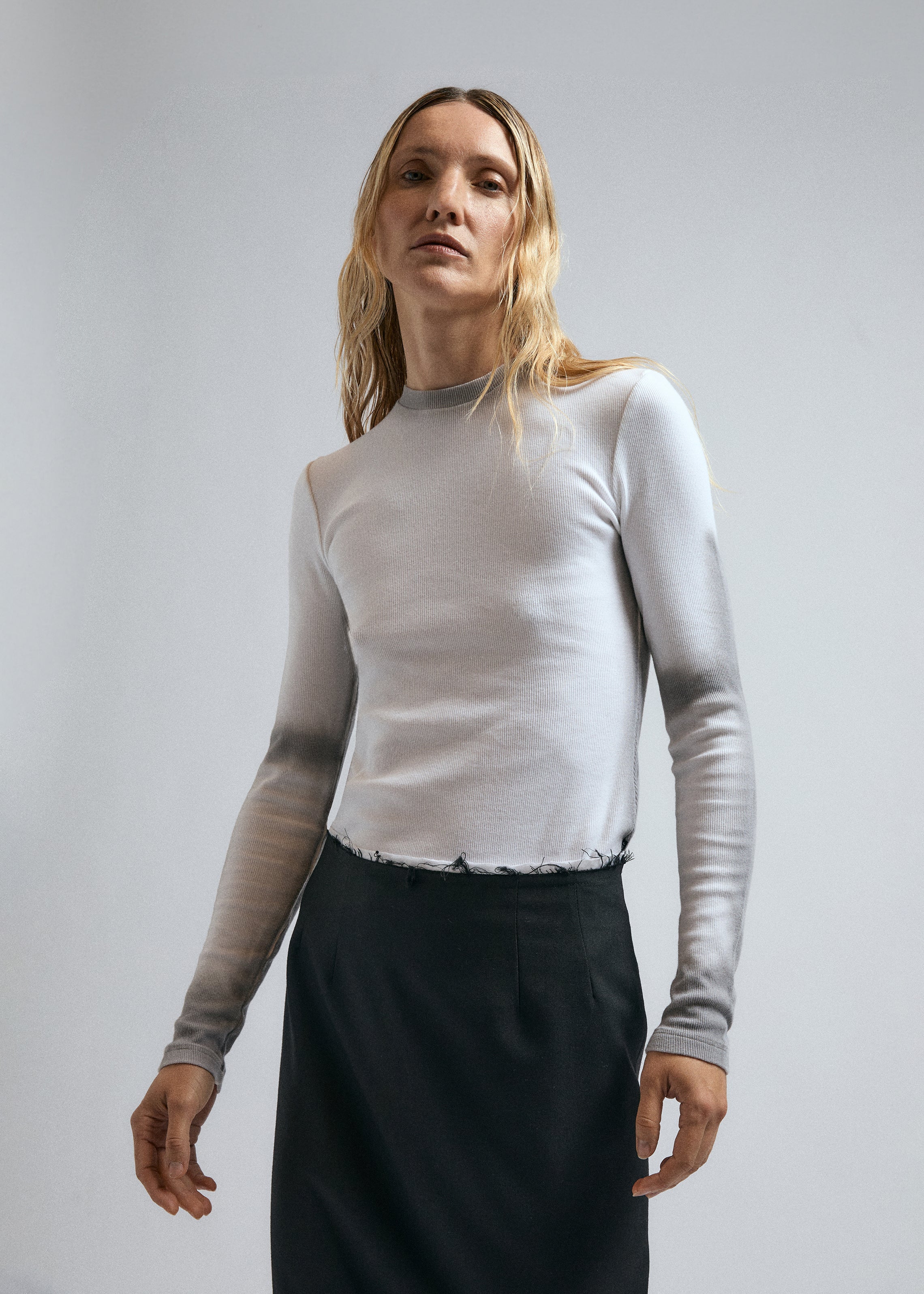 Compressor tee long sleeve gradient